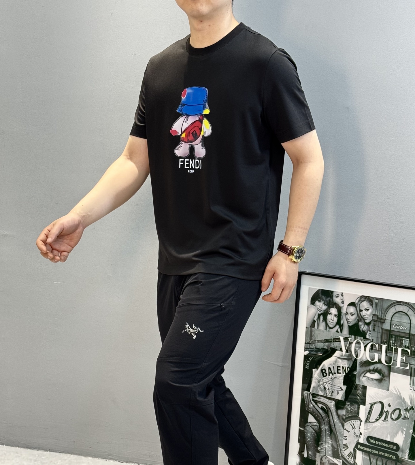 FENDI芬迪新款丝光棉T恤.胸口烫画设计.卡通造型非常减龄.成就最火最潮的icon...客供190g丝