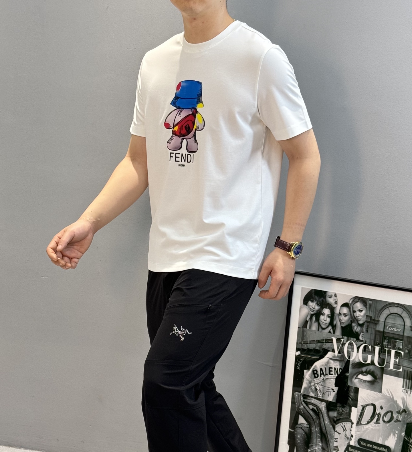 FENDI芬迪新款丝光棉T恤.胸口烫画设计.卡通造型非常减龄.成就最火最潮的icon...客供190g丝