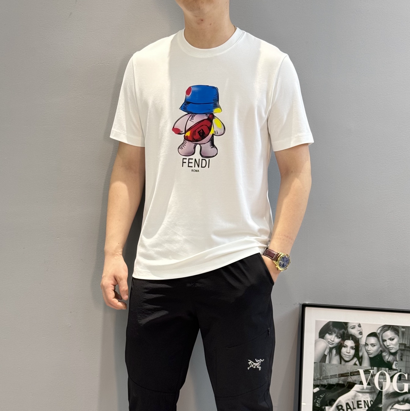 FENDI芬迪新款丝光棉T恤.胸口烫画设计.卡通造型非常减龄.成就最火最潮的icon...客供190g丝