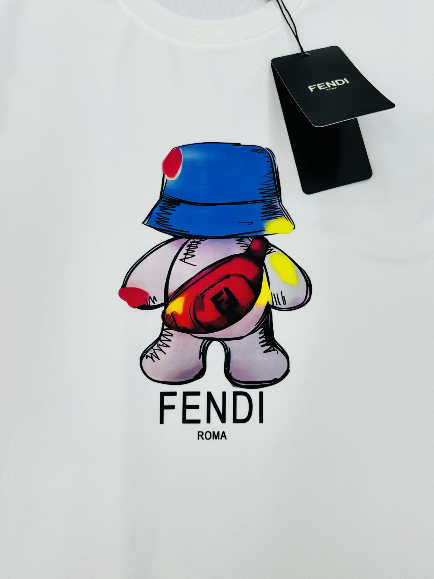 FENDI芬迪新款丝光棉T恤.胸口烫画设计.卡通造型非常减龄.成就最火最潮的icon...客供190g丝