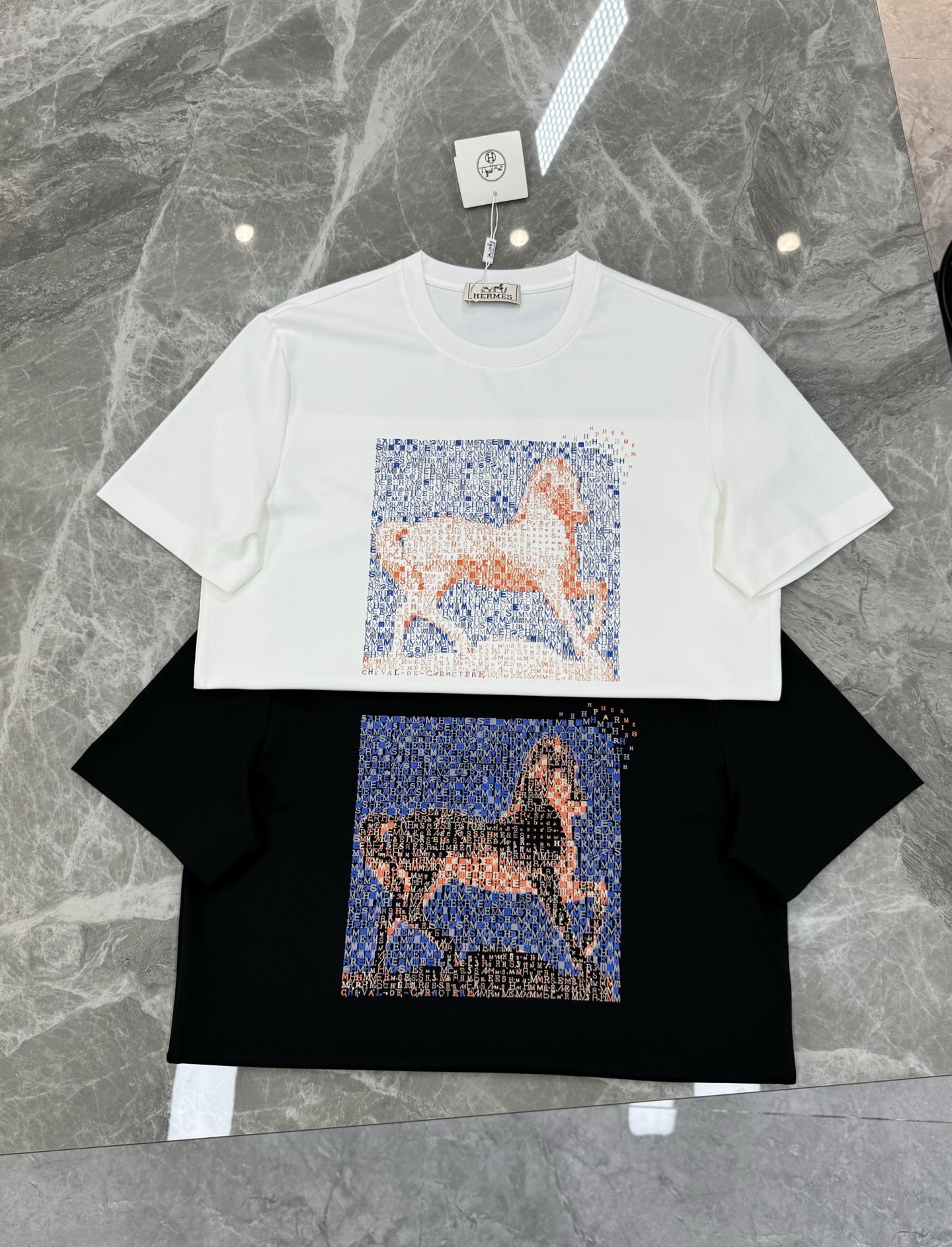 HERM*S爱马仕新款丝光棉T恤.新品为全新系列注入满满活力，这款单品用心甄选200g丝光棉面料制成，面