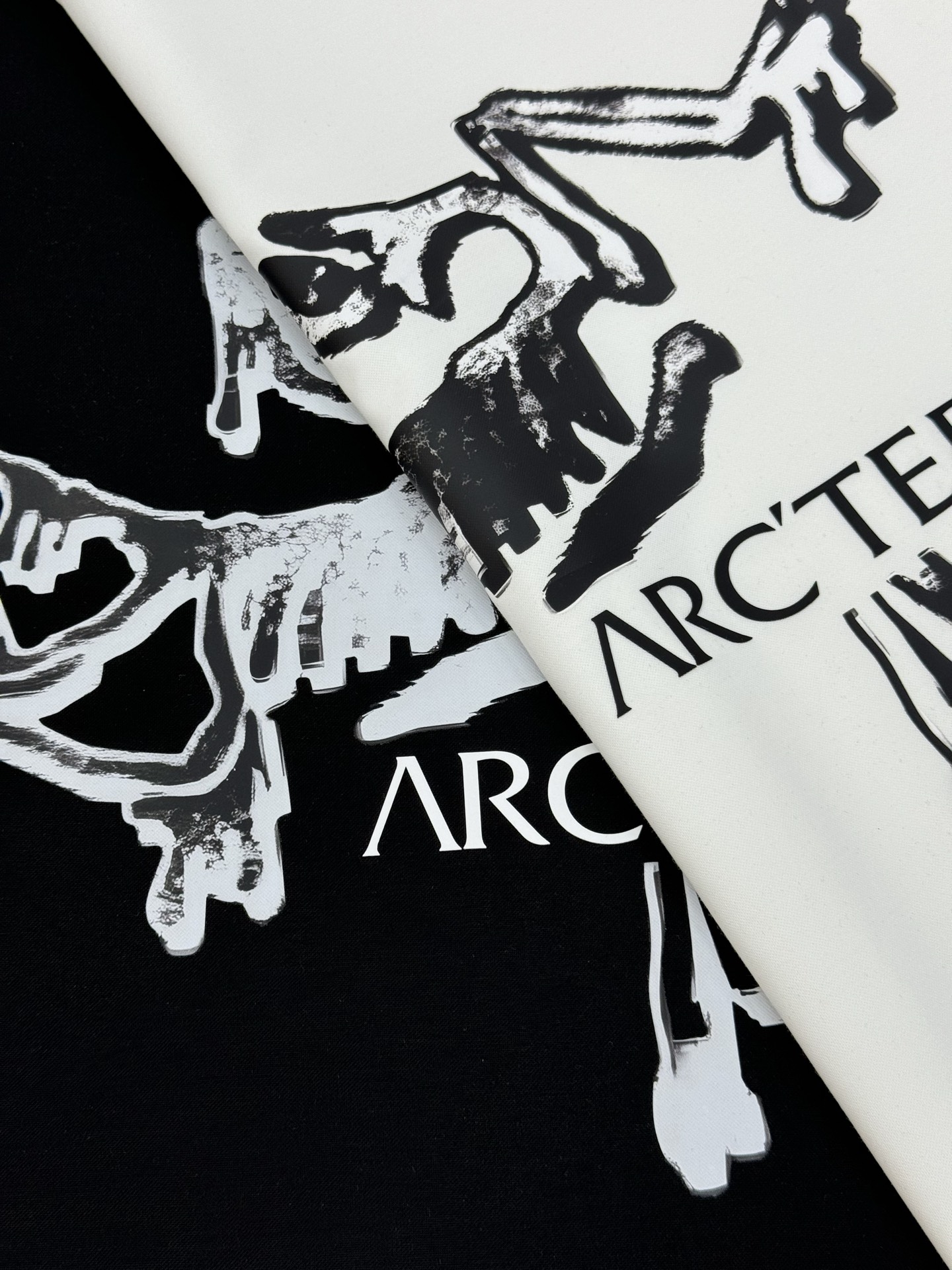 ARC'TERY*始祖-鸟🐦夏季丝光短袖..优选200g丝光棉质面料，裁剪工艺到位没有任何的拖泥带水，上