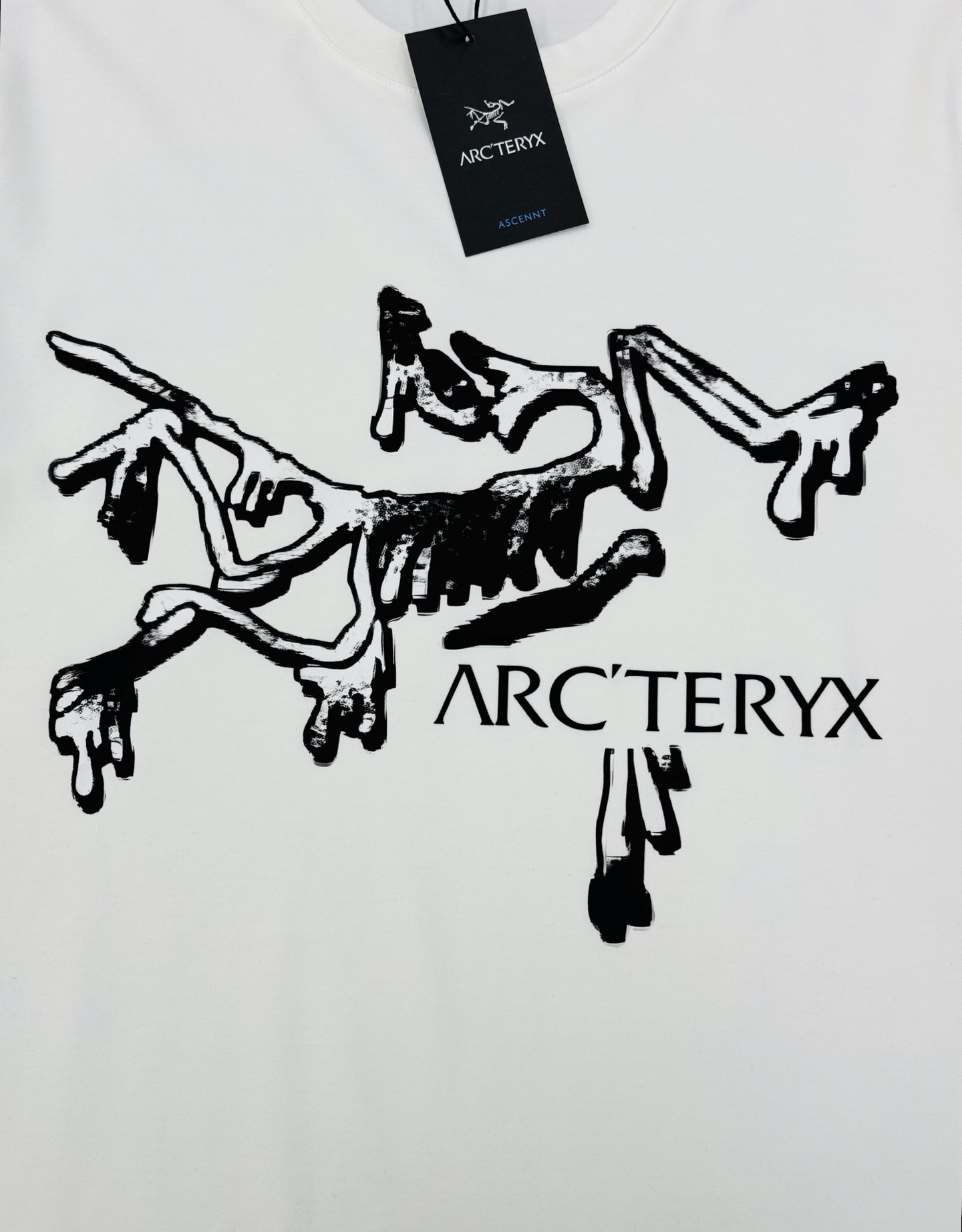 ARC'TERY*始祖-鸟🐦夏季丝光短袖..优选200g丝光棉质面料，裁剪工艺到位没有任何的拖泥带水，上