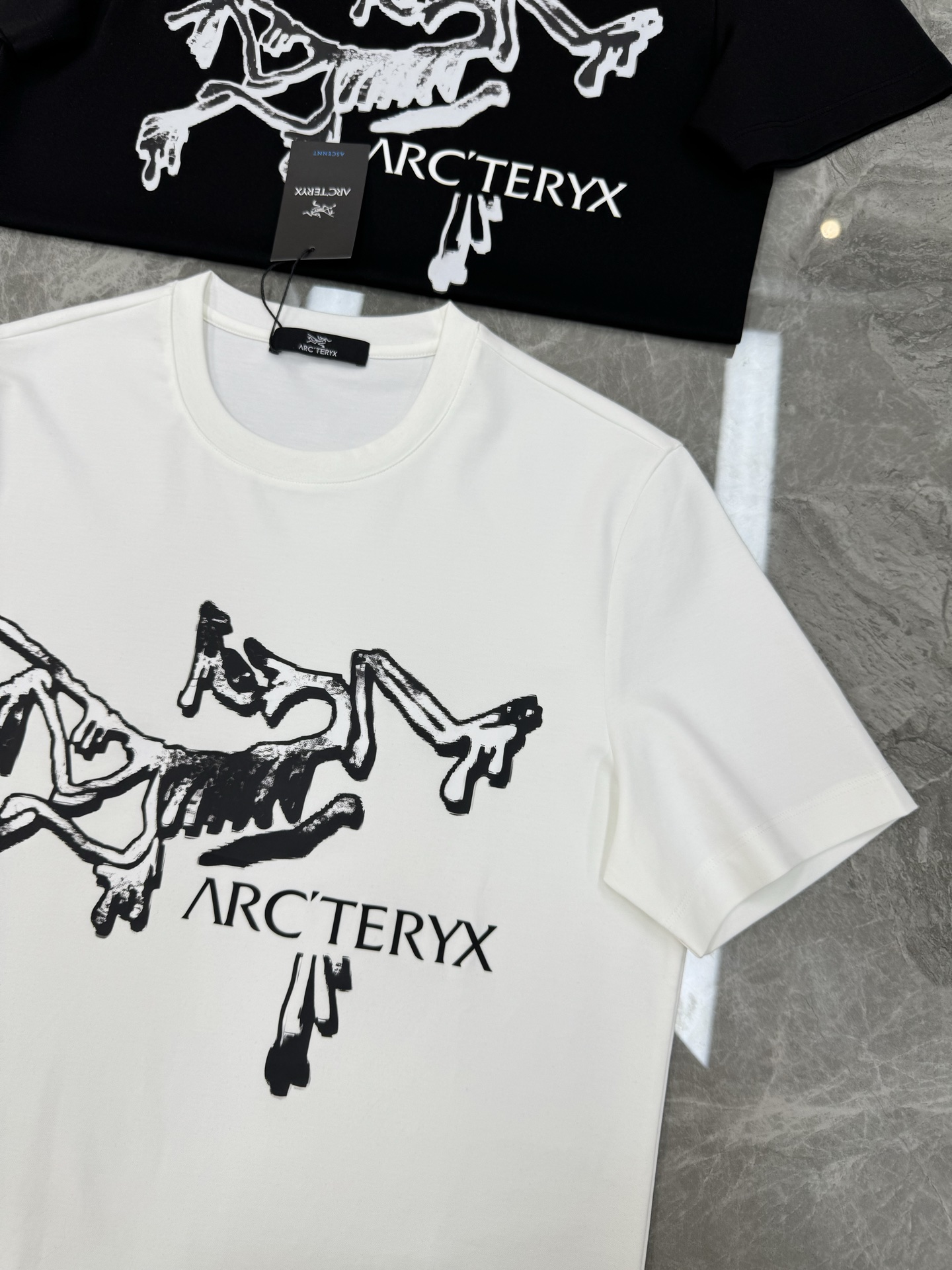ARC'TERY*始祖-鸟🐦夏季丝光短袖..优选200g丝光棉质面料，裁剪工艺到位没有任何的拖泥带水，上