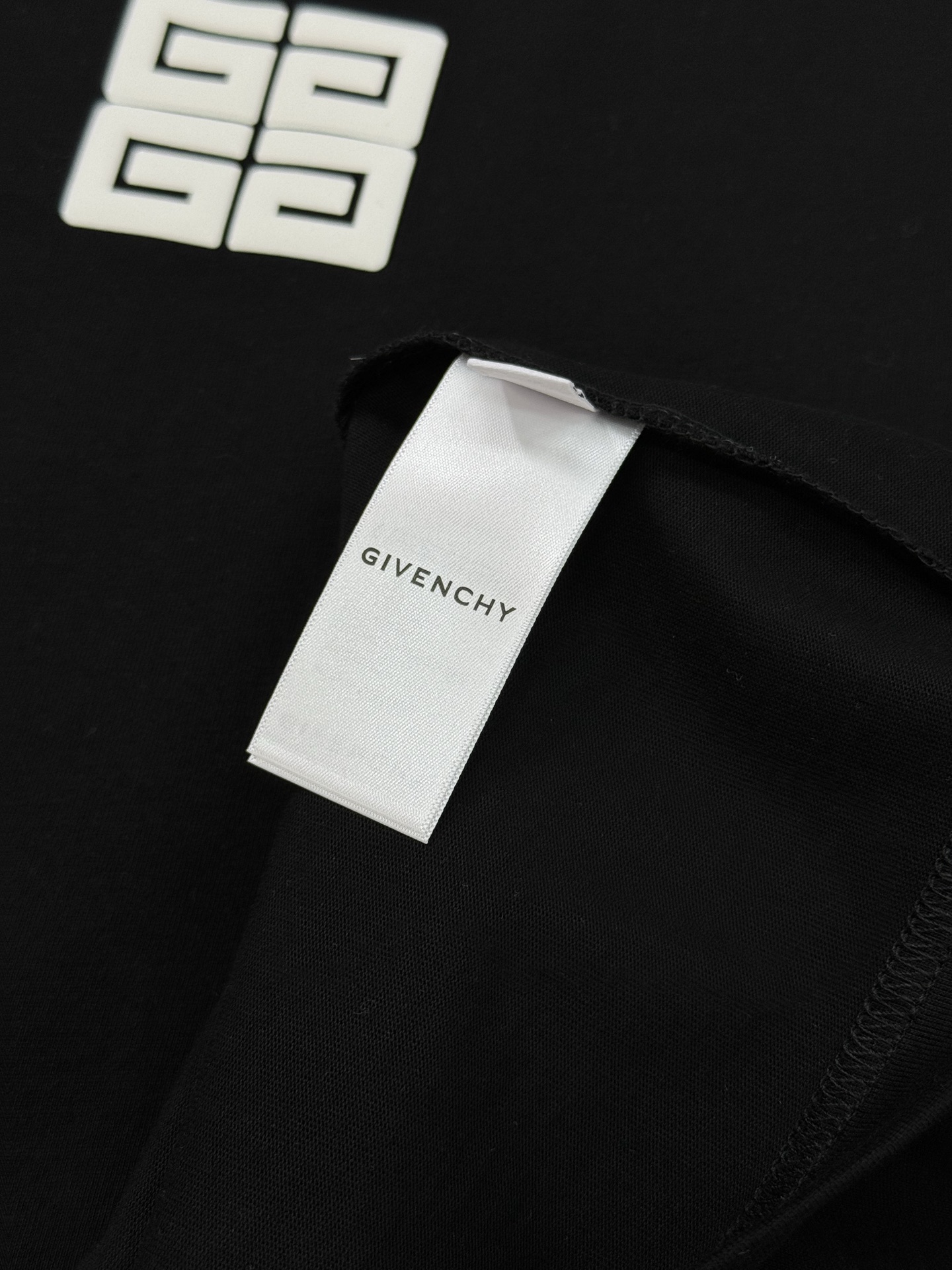 Givench*y 纪梵希新款款印花短袖t恤，男女同款❤️春夏新款的百搭单品！领口经典品牌图形五角星以其