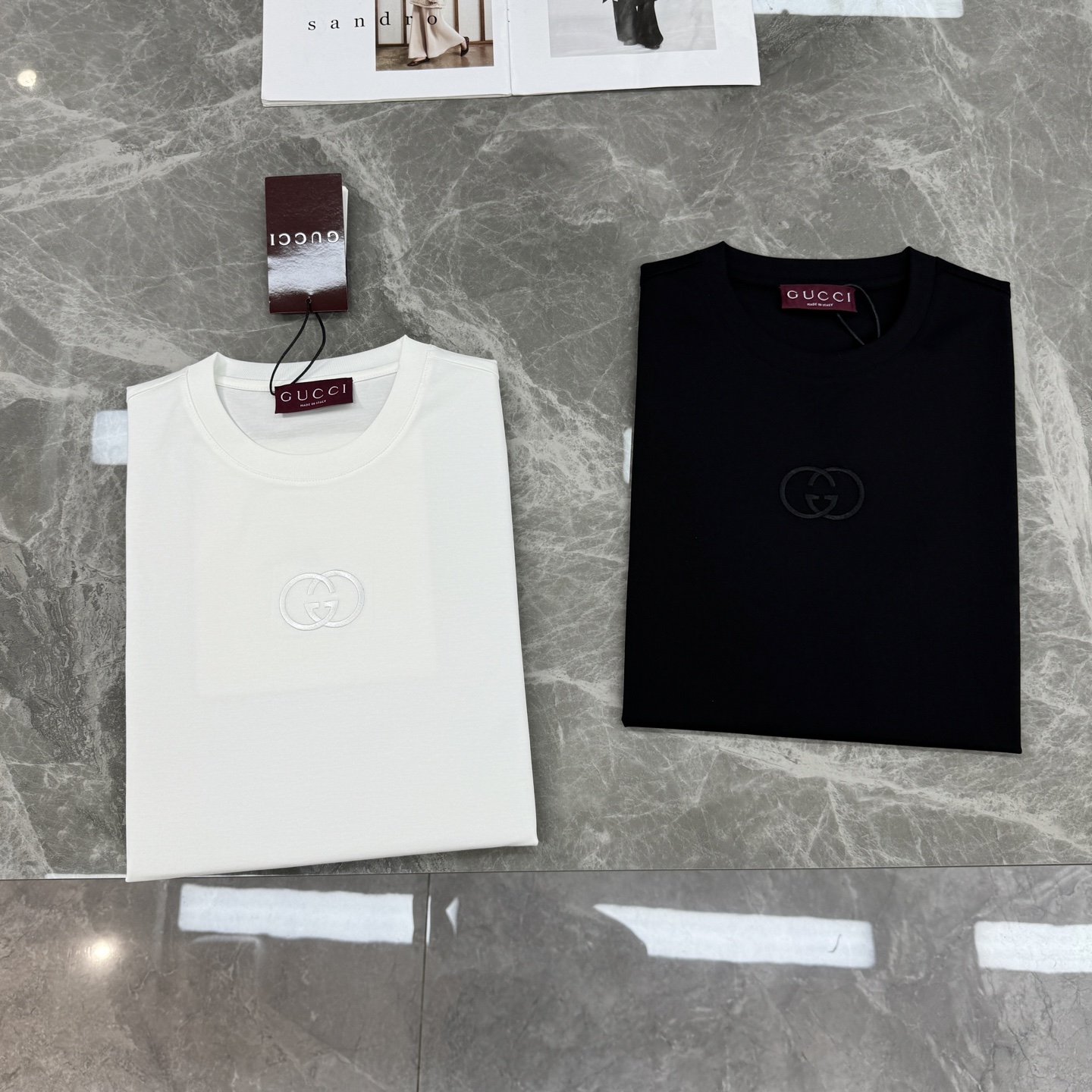 Gucci古奇26s新款圆领短T. 原单品质！胸前经典G家双G造型.重工3D绣花.本色搭配.视觉感受超前