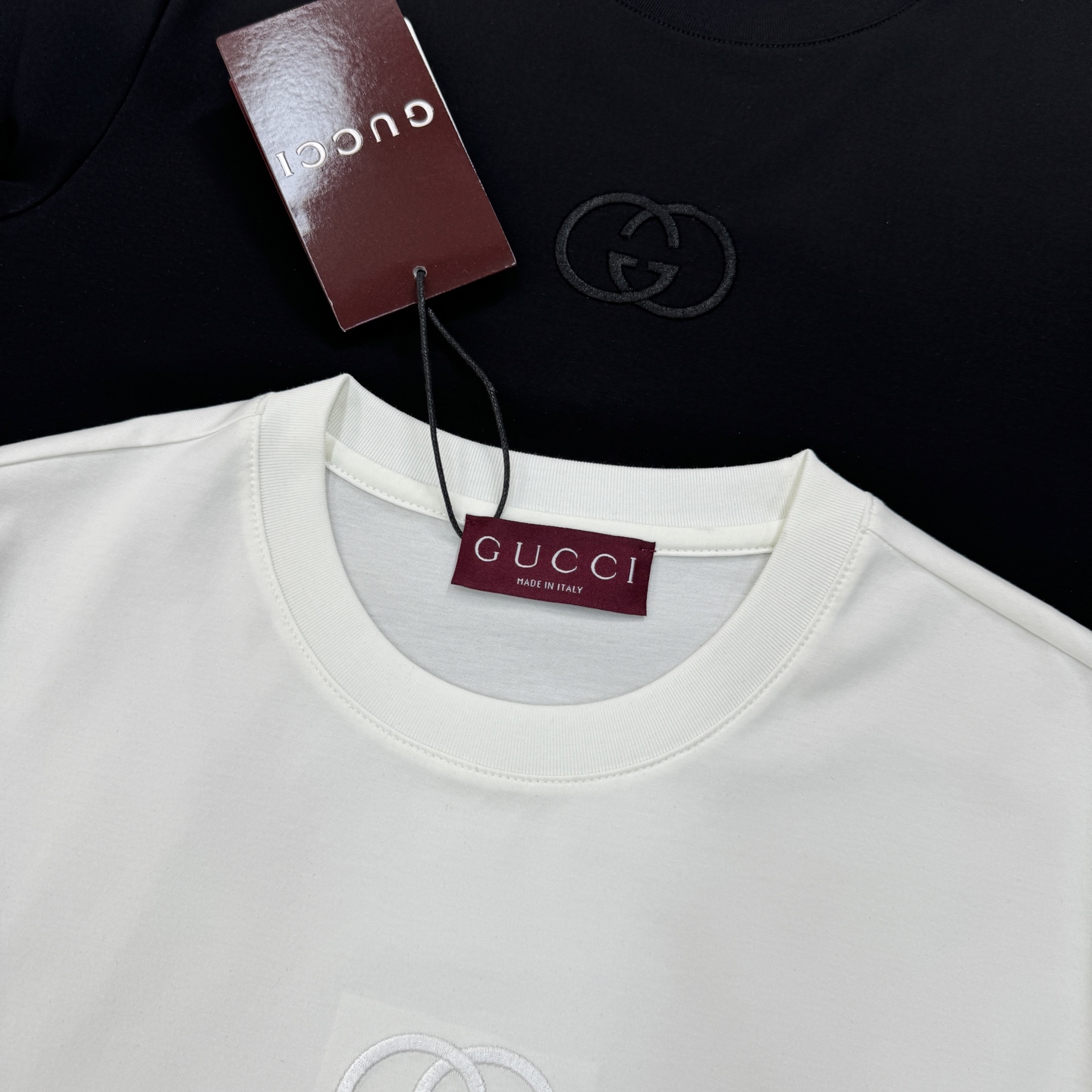 Gucci古奇26s新款圆领短T. 原单品质！胸前经典G家双G造型.重工3D绣花.本色搭配.视觉感受超前