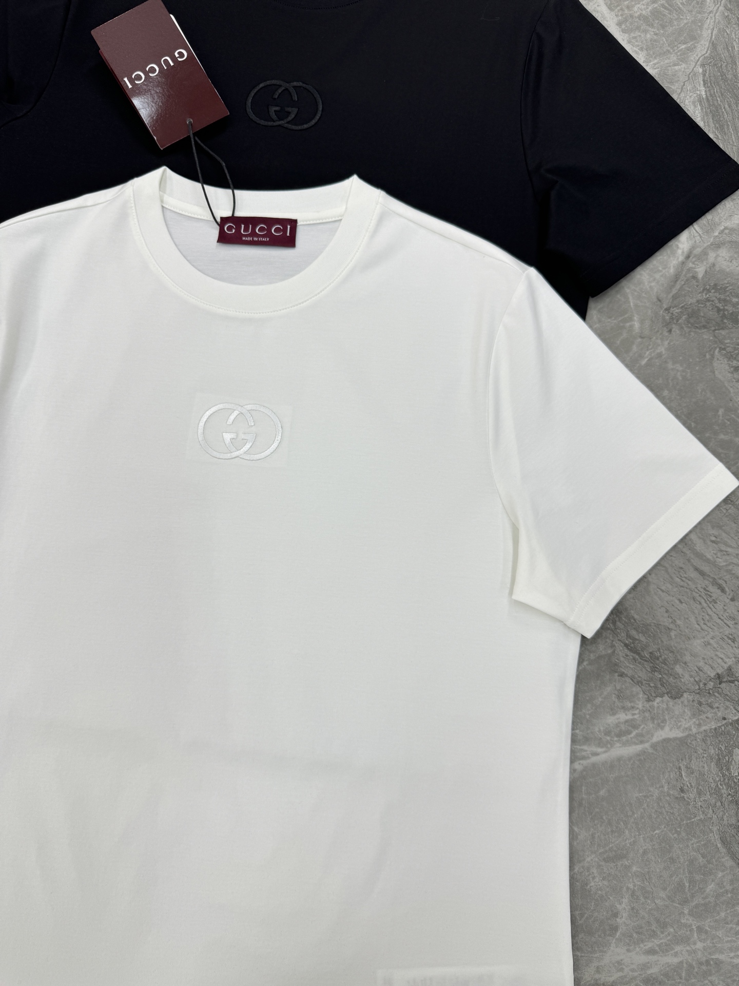 Gucci古奇26s新款圆领短T. 原单品质！胸前经典G家双G造型.重工3D绣花.本色搭配.视觉感受超前
