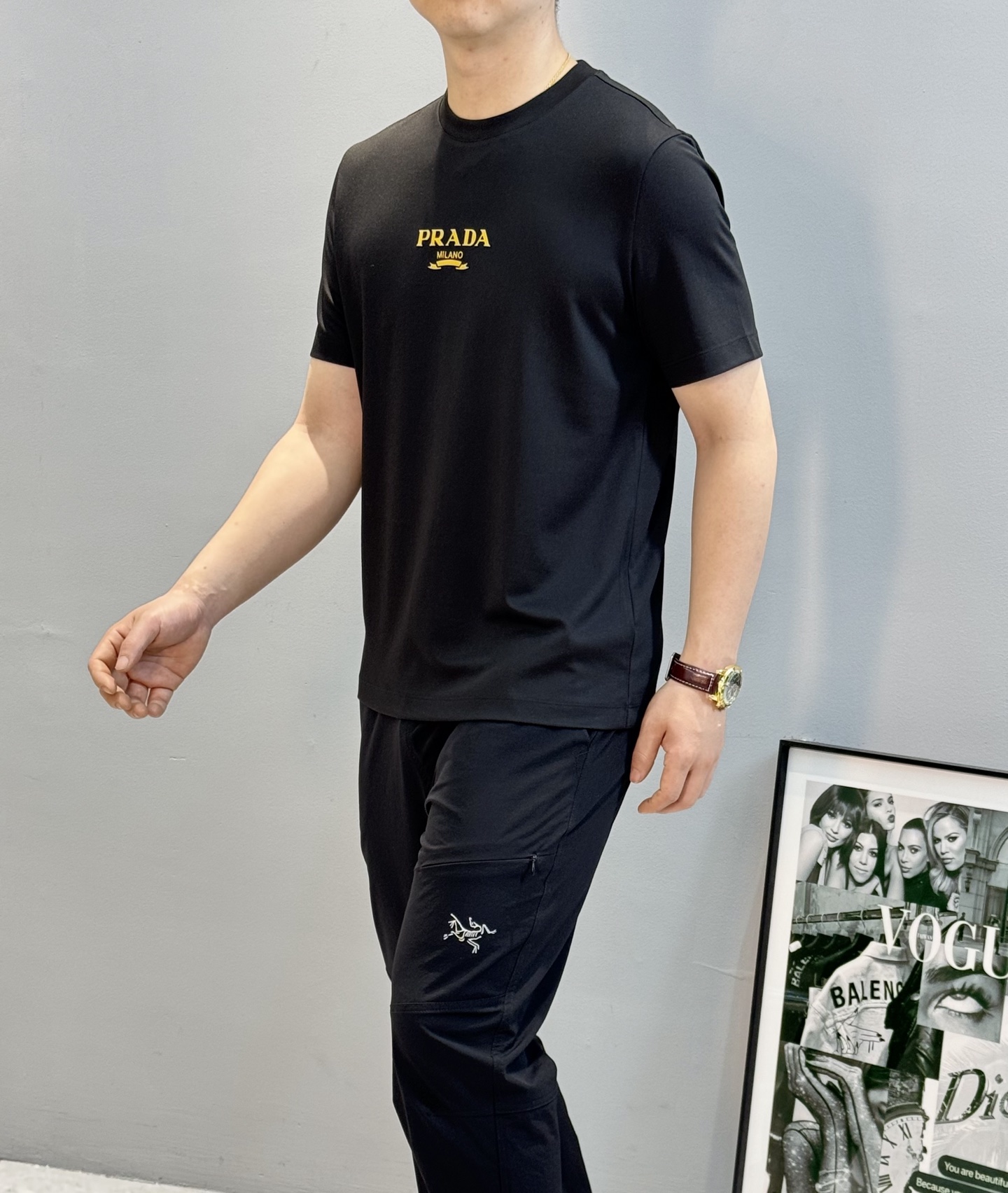 PRAD*A普拉达新款丝光棉T恤.胸口经典字母立体烫画.撞黄色搭配.经典之作！！！客供200g丝光棉面料
