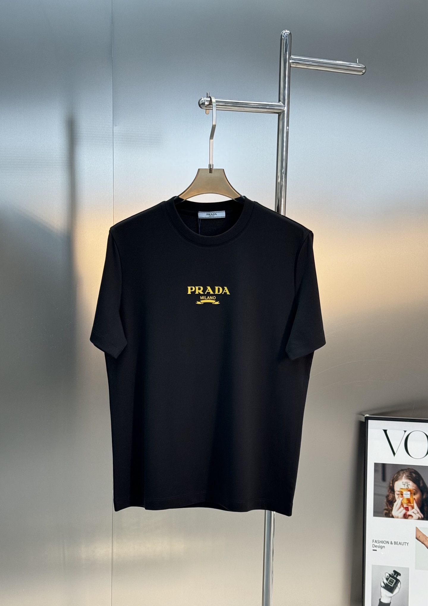 PRAD*A普拉达新款丝光棉T恤.胸口经典字母立体烫画.撞黄色搭配.经典之作！！！客供200g丝光棉面料