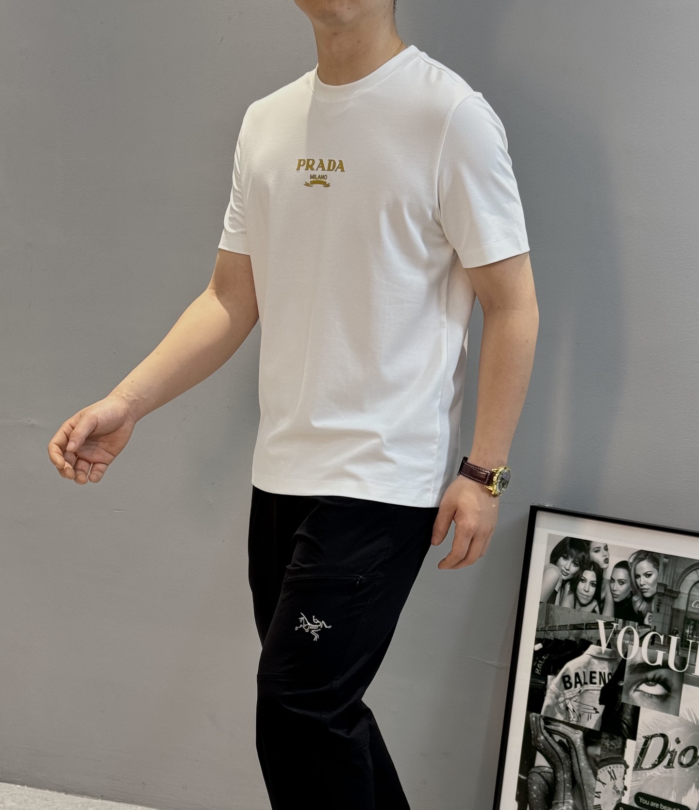 PRAD*A普拉达新款丝光棉T恤.胸口经典字母立体烫画.撞黄色搭配.经典之作！！！客供200g丝光棉面料