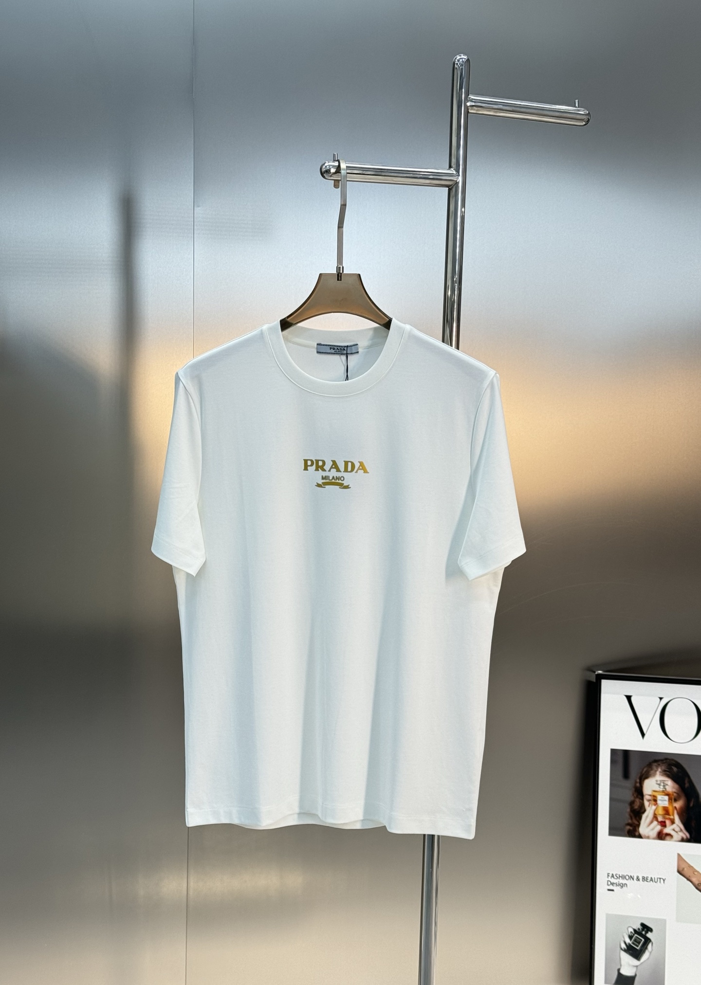 PRAD*A普拉达新款丝光棉T恤.胸口经典字母立体烫画.撞黄色搭配.经典之作！！！客供200g丝光棉面料