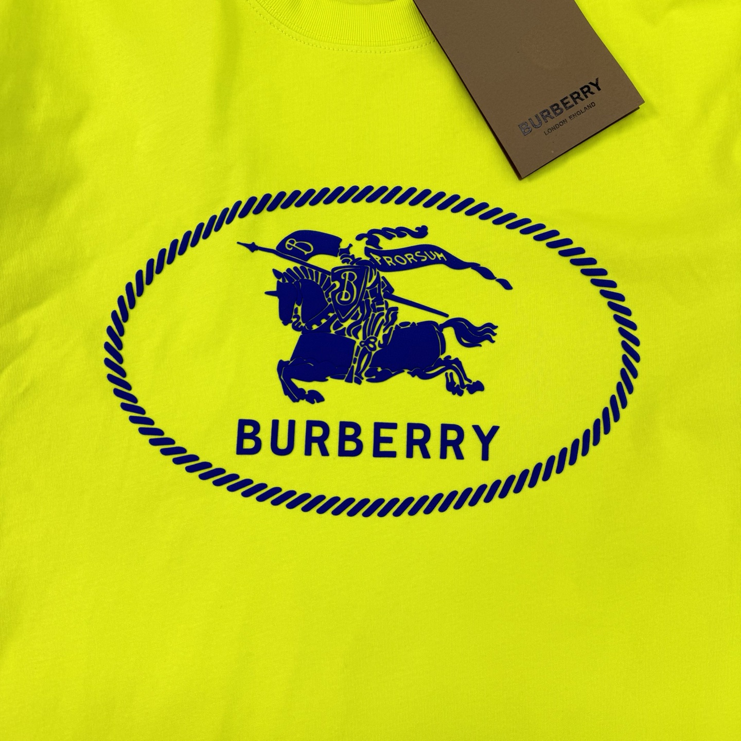 BBR*巴宝莉新品潮牌短袖T恤，男女同款❤️经典战马🐎胸前撞色层叠搭配.战马烫画采用立体发泡工艺🧼帅气时