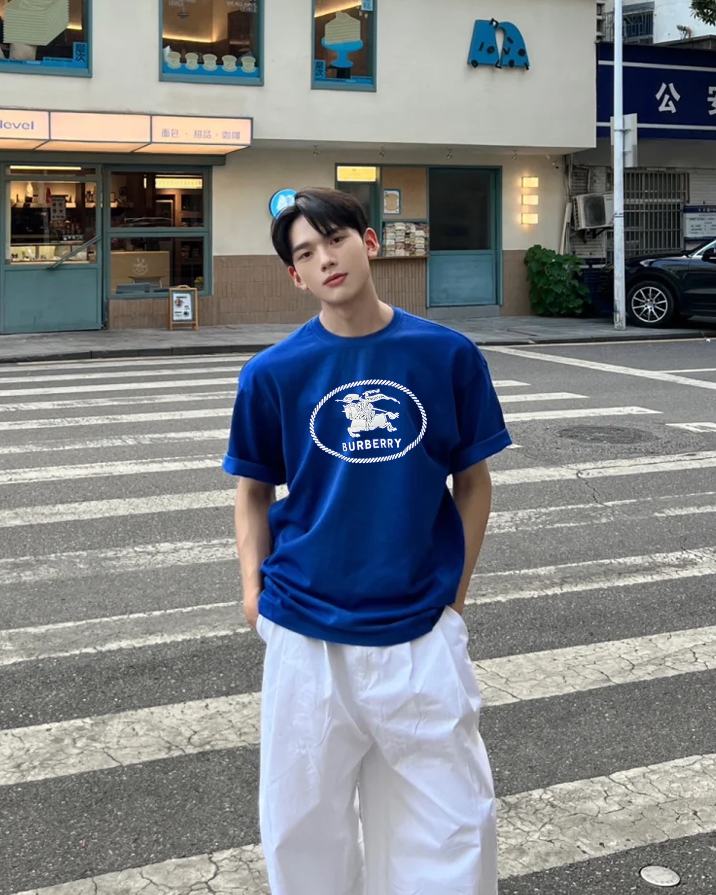 BBR*巴宝莉新品潮牌短袖T恤，男女同款❤️经典战马🐎胸前撞色层叠搭配.战马烫画采用立体发泡工艺🧼帅气时