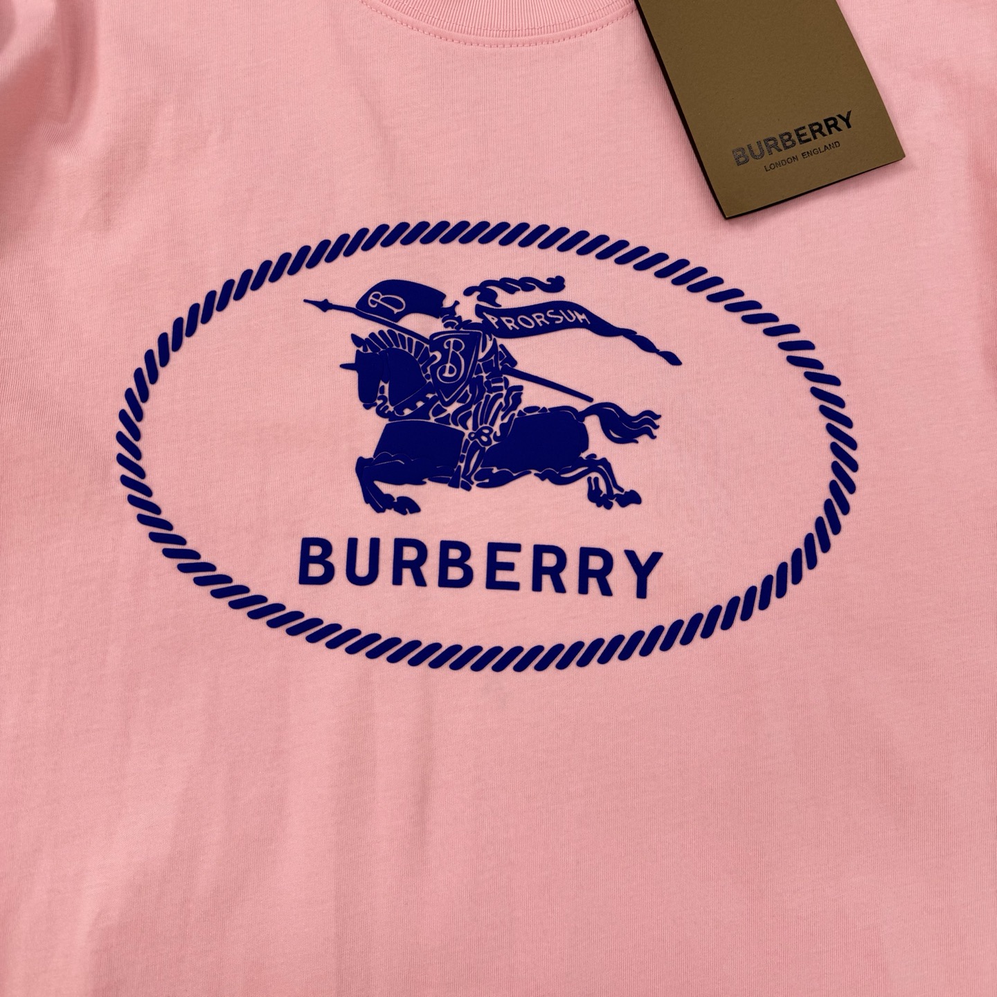BBR*巴宝莉新品潮牌短袖T恤，男女同款❤️经典战马🐎胸前撞色层叠搭配.战马烫画采用立体发泡工艺🧼帅气时