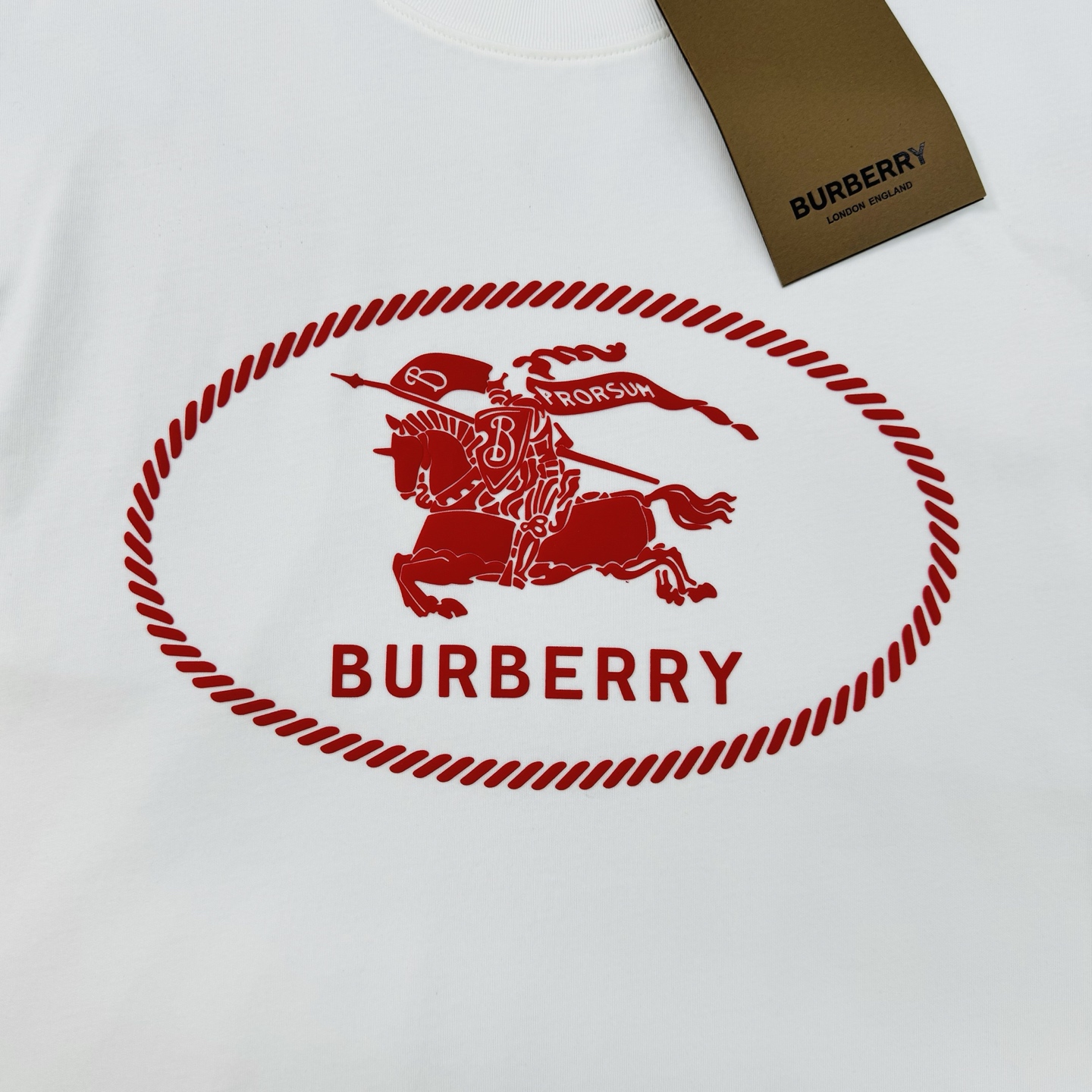 BBR*巴宝莉新品潮牌短袖T恤，男女同款❤️经典战马🐎胸前撞色层叠搭配.战马烫画采用立体发泡工艺🧼帅气时