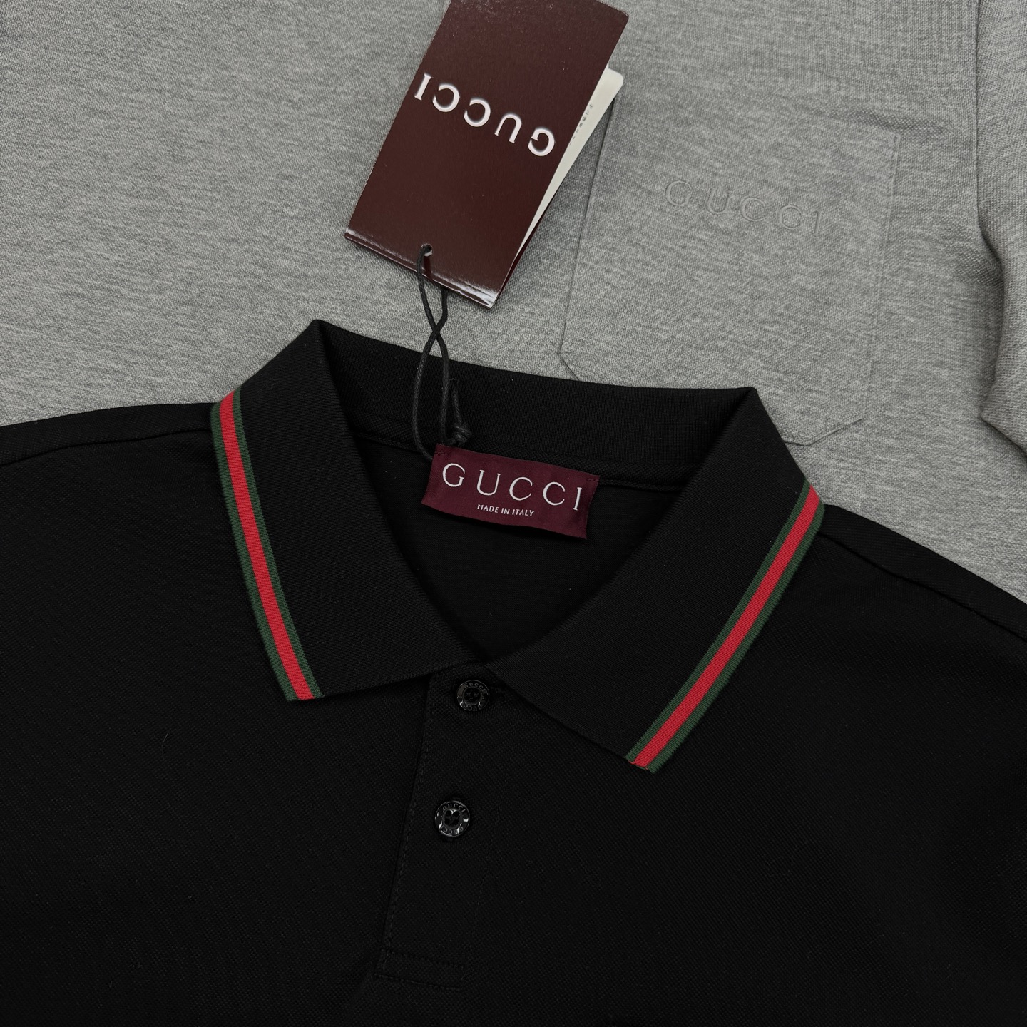 Gucci古奇新品Polo衫👨🏻采用高品质丝光珠地棉材质，透气又舒适，夏天穿超合适!领口和袖口红绿织带，