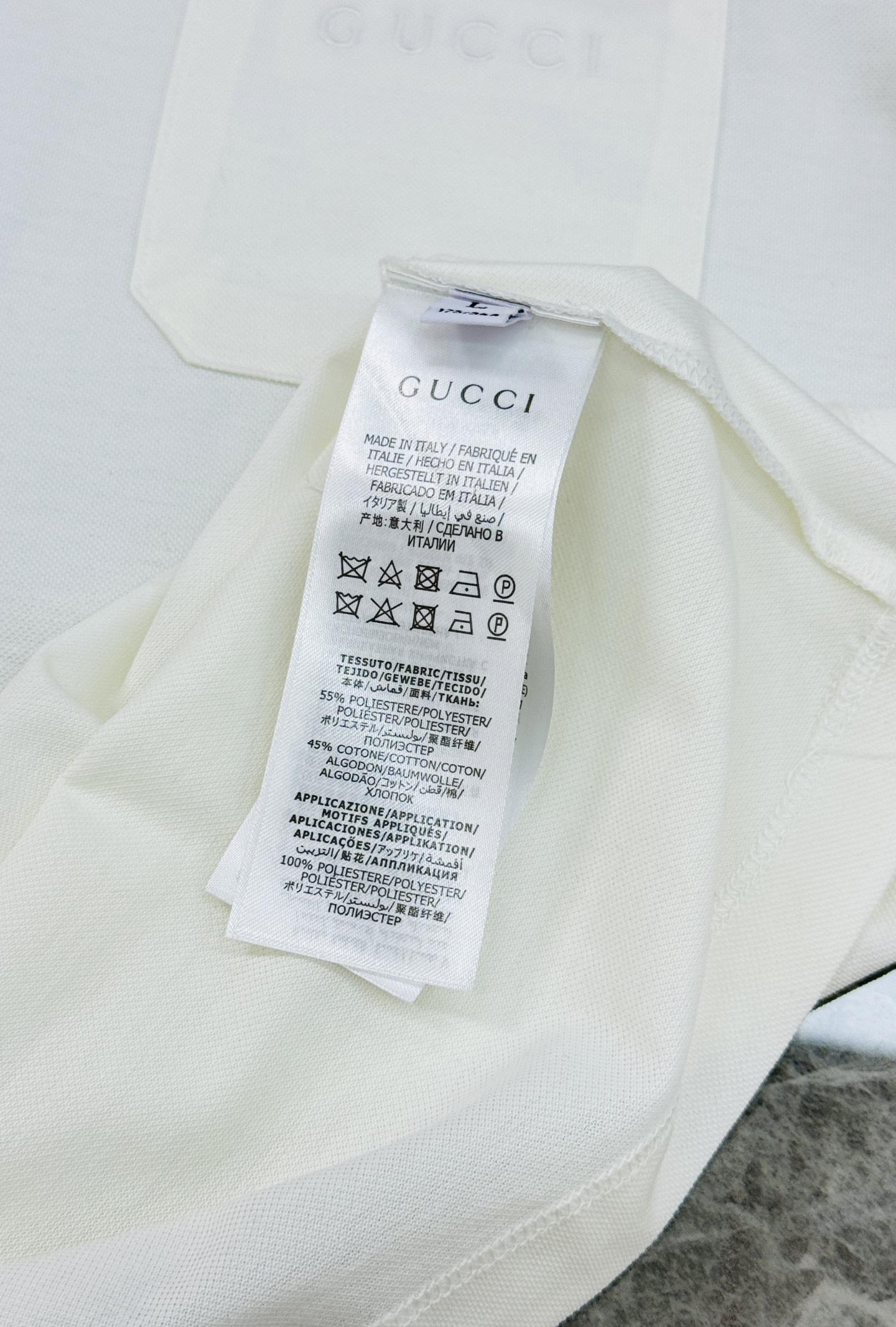 Gucci古奇新品Polo衫👨🏻采用高品质丝光珠地棉材质，透气又舒适，夏天穿超合适!领口和袖口红绿织带，