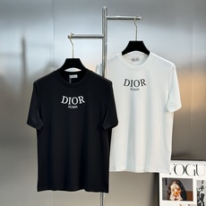 Dior迪奥夏季新款丝光棉圆领短袖❤️胸口经典 品牌字母logo.高温立体烫画工艺.优选200g丝光棉面料!!!紧密厚实 Dior迪奥夏季新款丝光棉圆领短袖❤️胸口经典 品牌字母logo.高温立体烫画工艺.优选200g丝光棉面料!!!紧密厚实