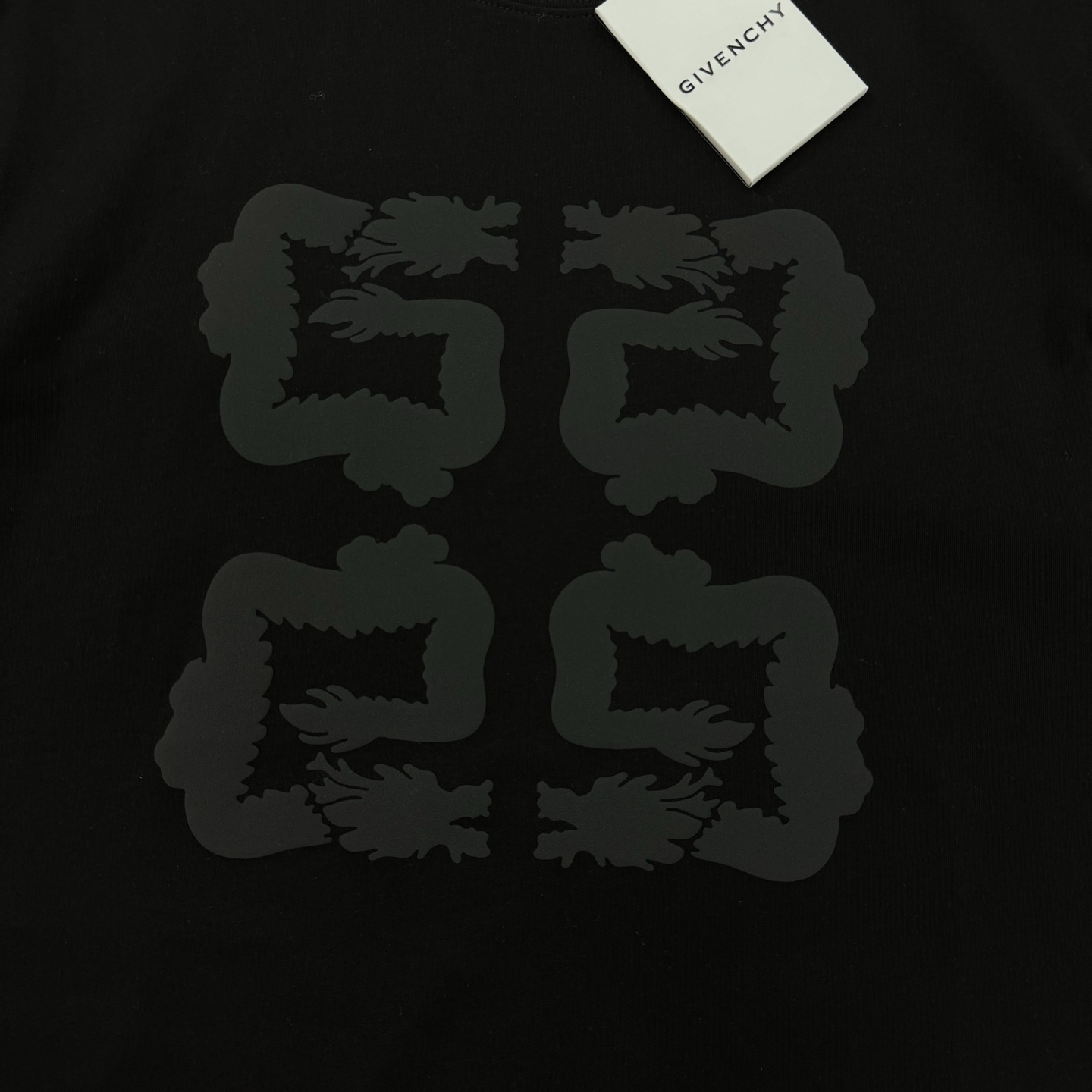 Givench*y纪梵希潮牌新款T恤.男女同款推荐！230g纯棉面料，柔软舒适.透气吸汗.上身舒适.轻松