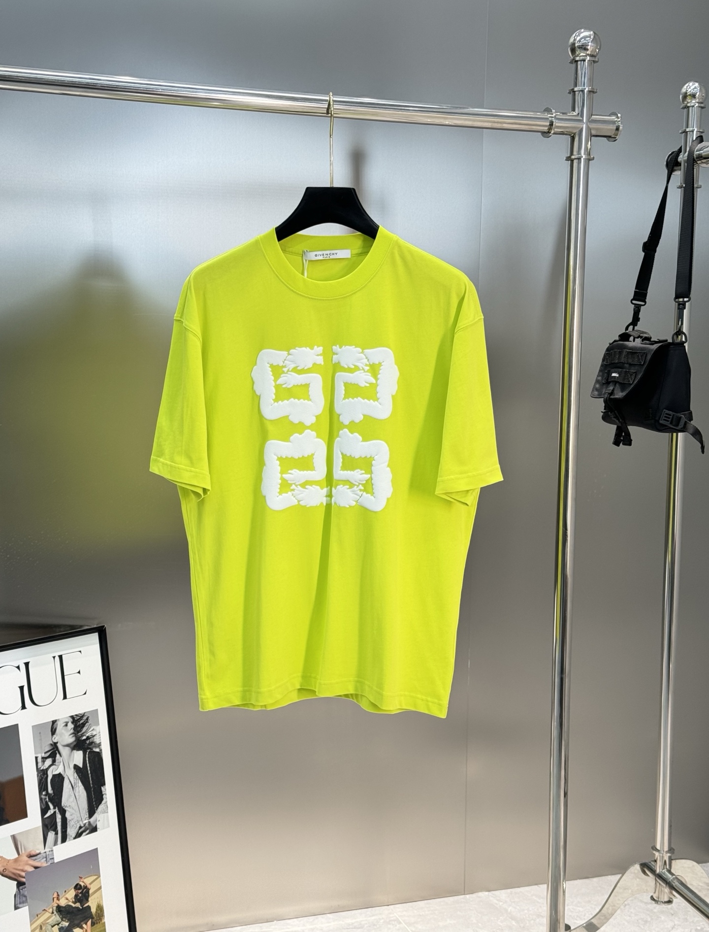 Givench*y纪梵希潮牌新款T恤.男女同款推荐！230g纯棉面料，柔软舒适.透气吸汗.上身舒适.轻松
