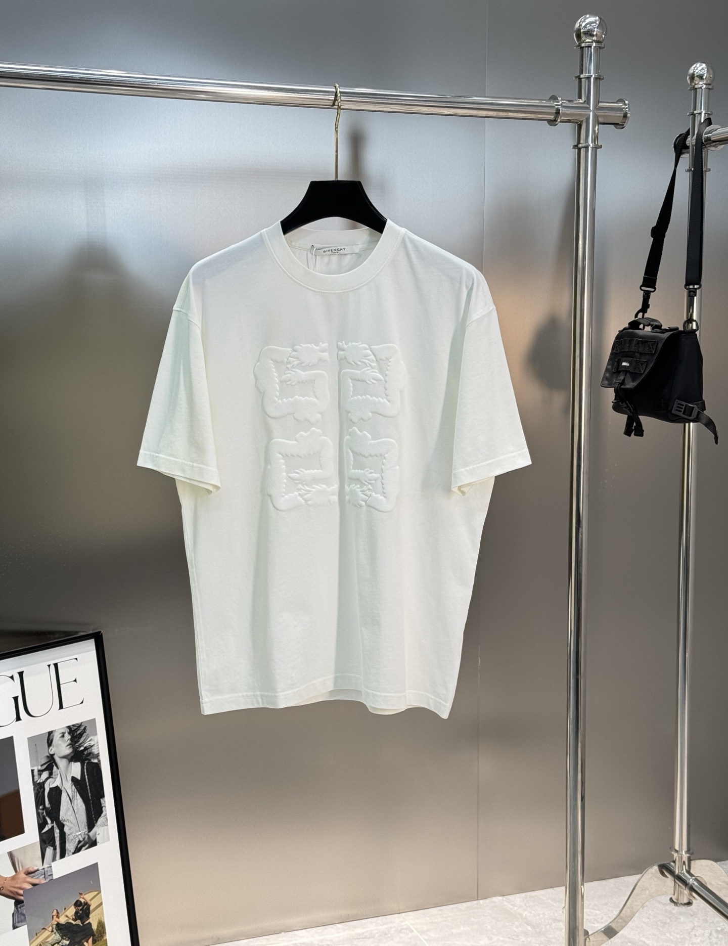 Givench*y纪梵希潮牌新款T恤.男女同款推荐！230g纯棉面料，柔软舒适.透气吸汗.上身舒适.轻松