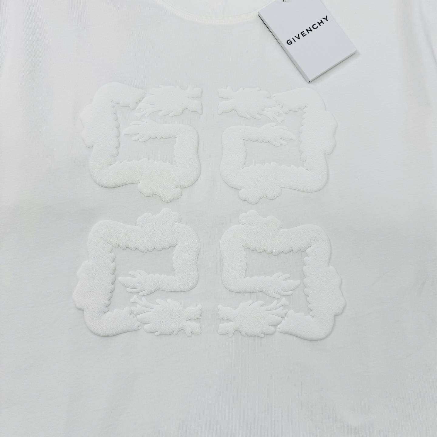 Givench*y纪梵希潮牌新款T恤.男女同款推荐！230g纯棉面料，柔软舒适.透气吸汗.上身舒适.轻松