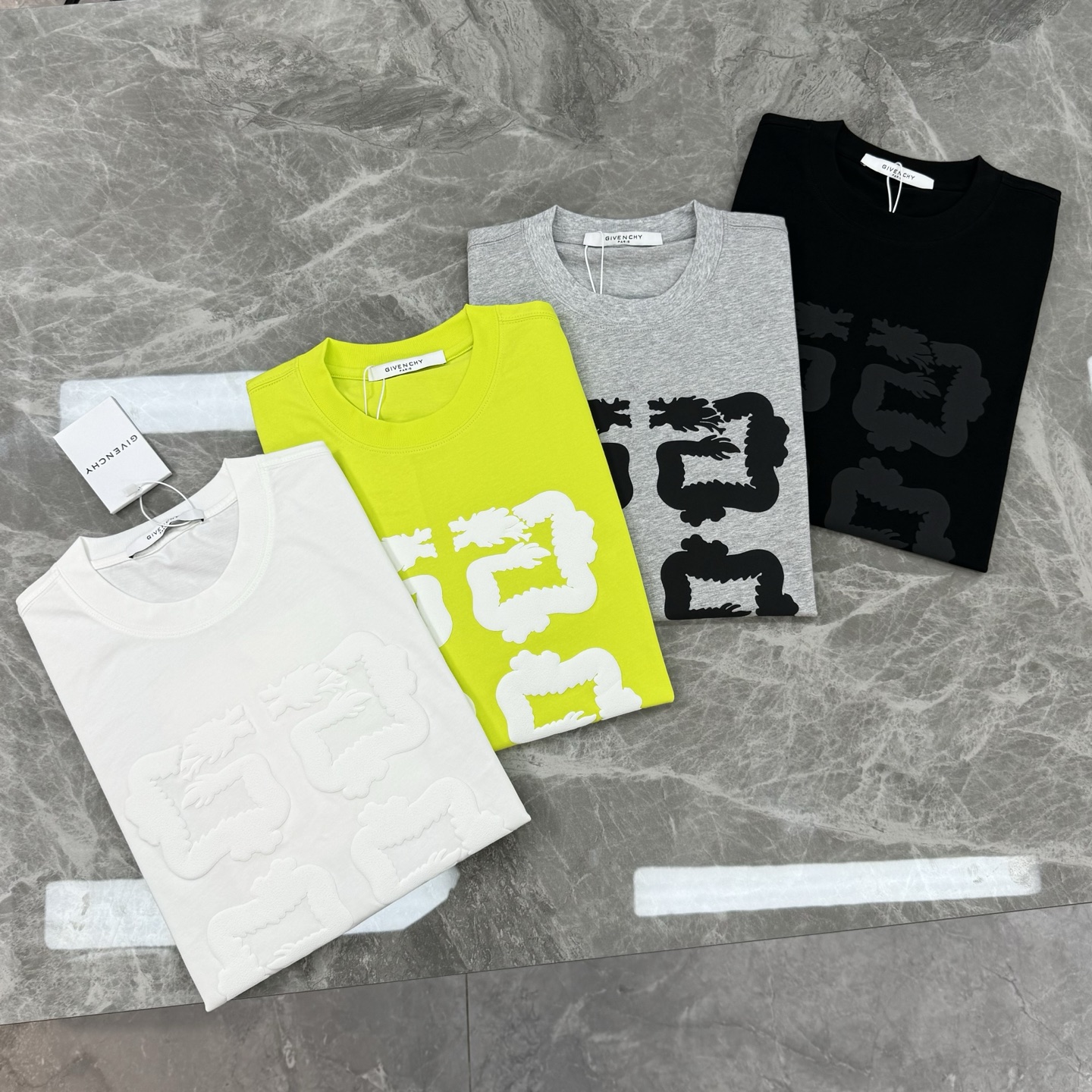 Givench*y纪梵希潮牌新款T恤.男女同款推荐！230g纯棉面料，柔软舒适.透气吸汗.上身舒适.轻松