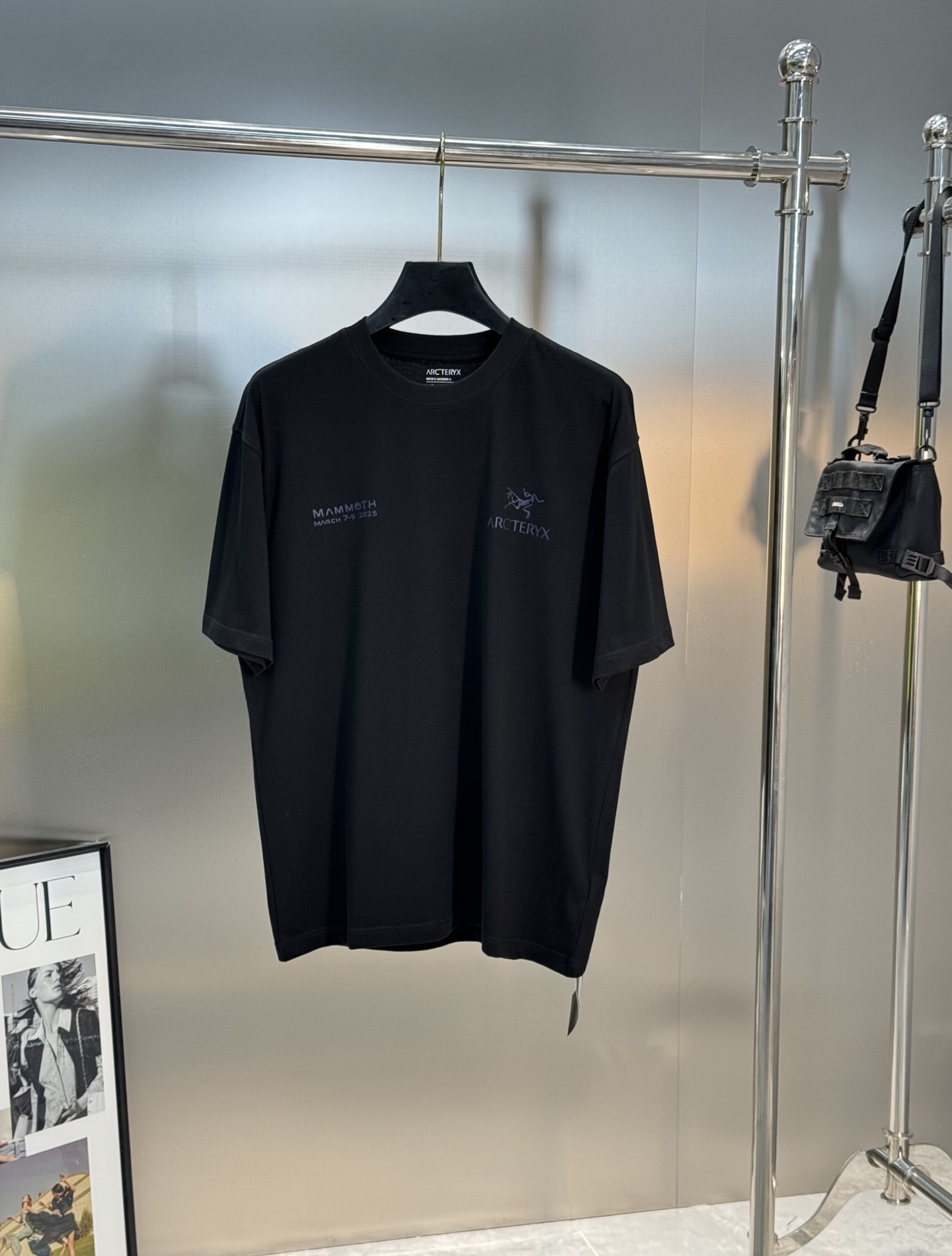 。🌾 ARC'TERY*始祖-鸟鸟潮牌爆款推荐🔥联名款猛犸象🦣男女同款！高品质高版本，此款胸前及后背Lo