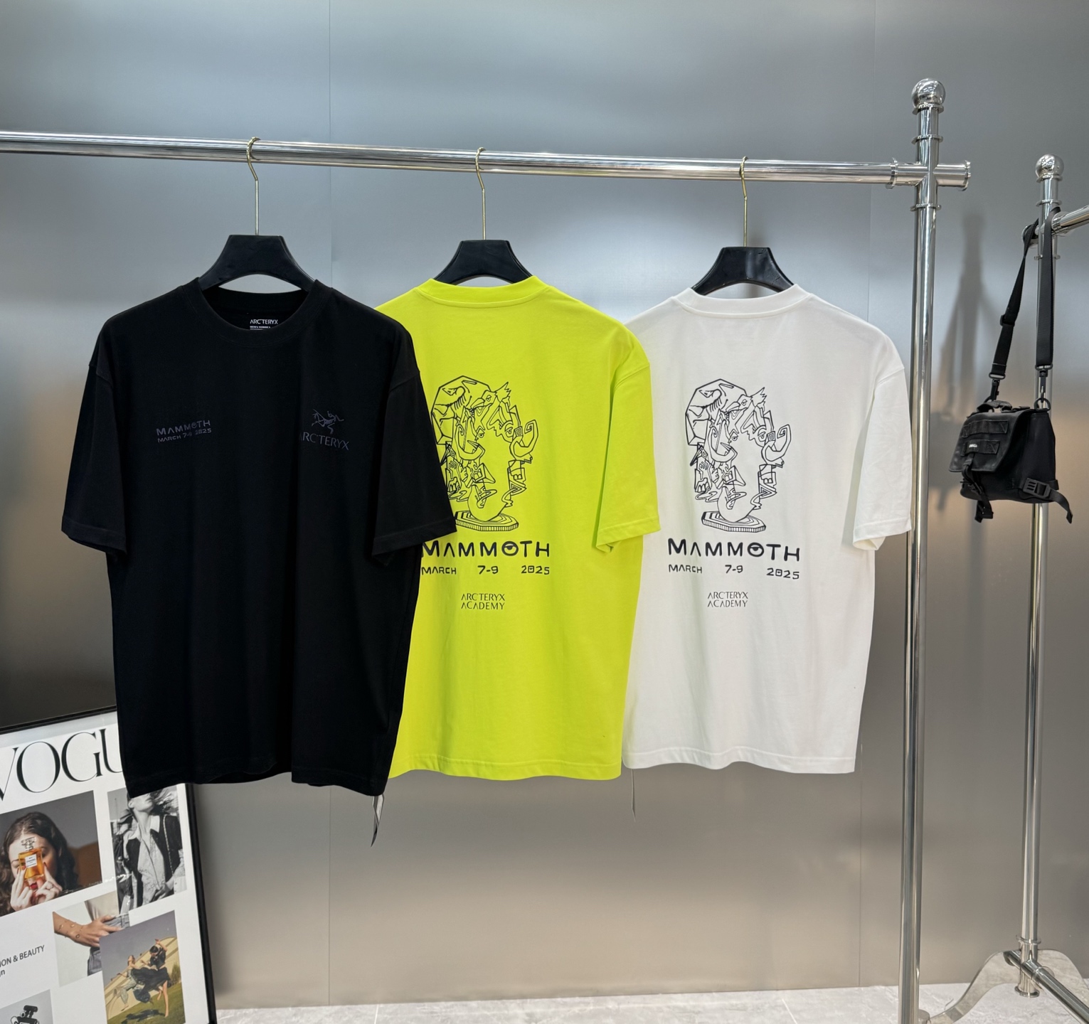 。🌾 ARC'TERY*始祖-鸟鸟潮牌爆款推荐🔥联名款猛犸象🦣男女同款！高品质高版本，此款胸前及后背Lo