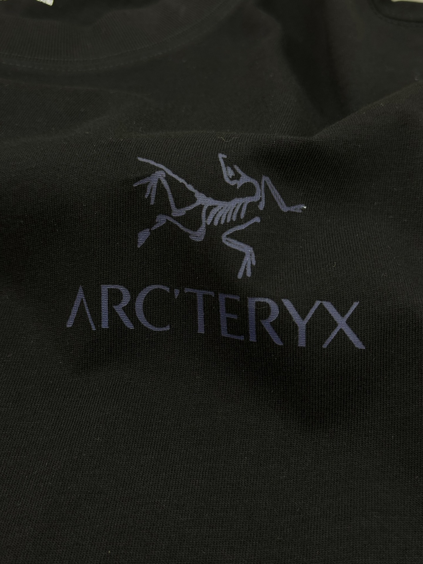 。🌾 ARC'TERY*始祖-鸟鸟潮牌爆款推荐🔥联名款猛犸象🦣男女同款！高品质高版本，此款胸前及后背Lo