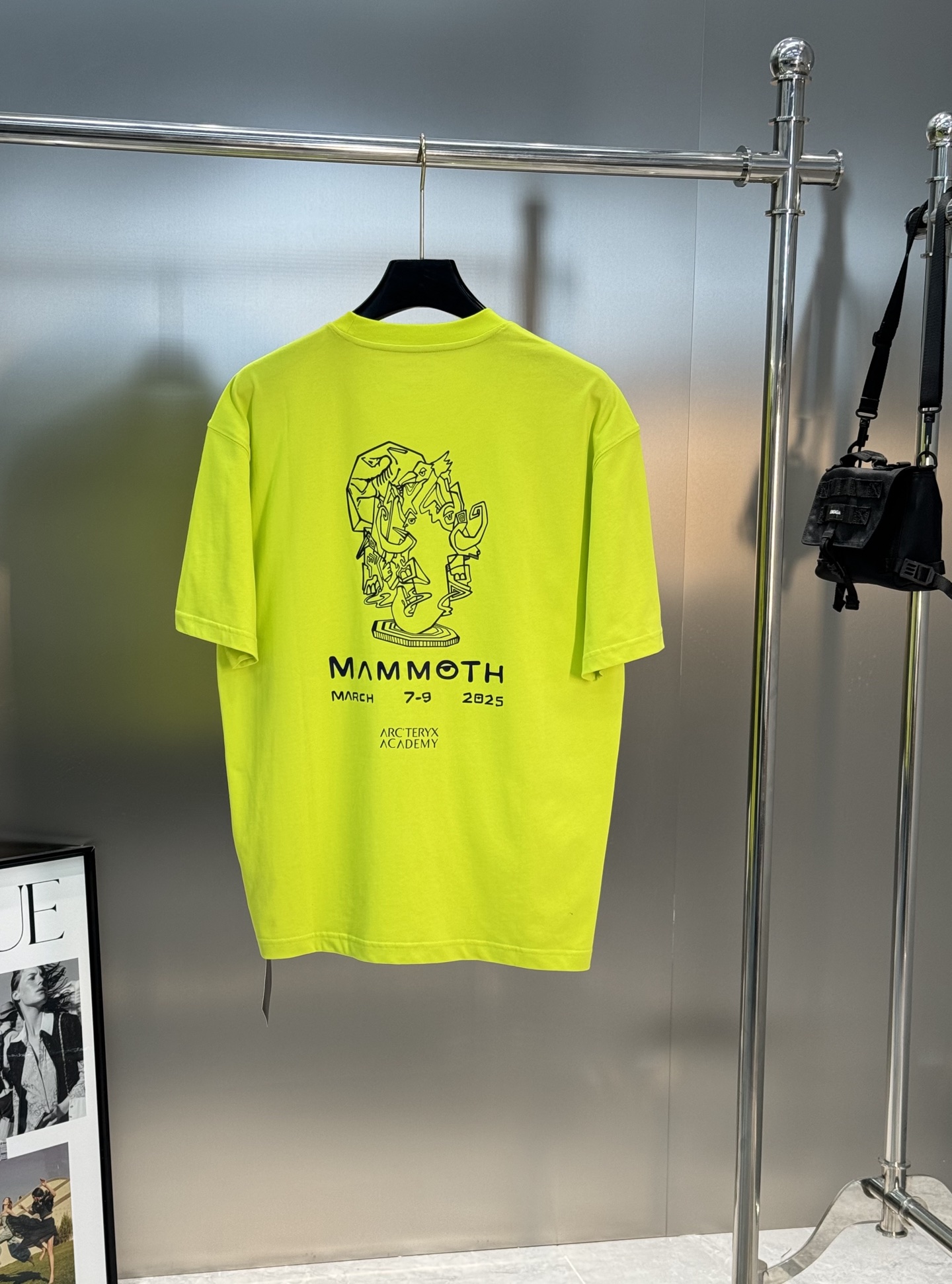 。🌾 ARC'TERY*始祖-鸟鸟潮牌爆款推荐🔥联名款猛犸象🦣男女同款！高品质高版本，此款胸前及后背Lo