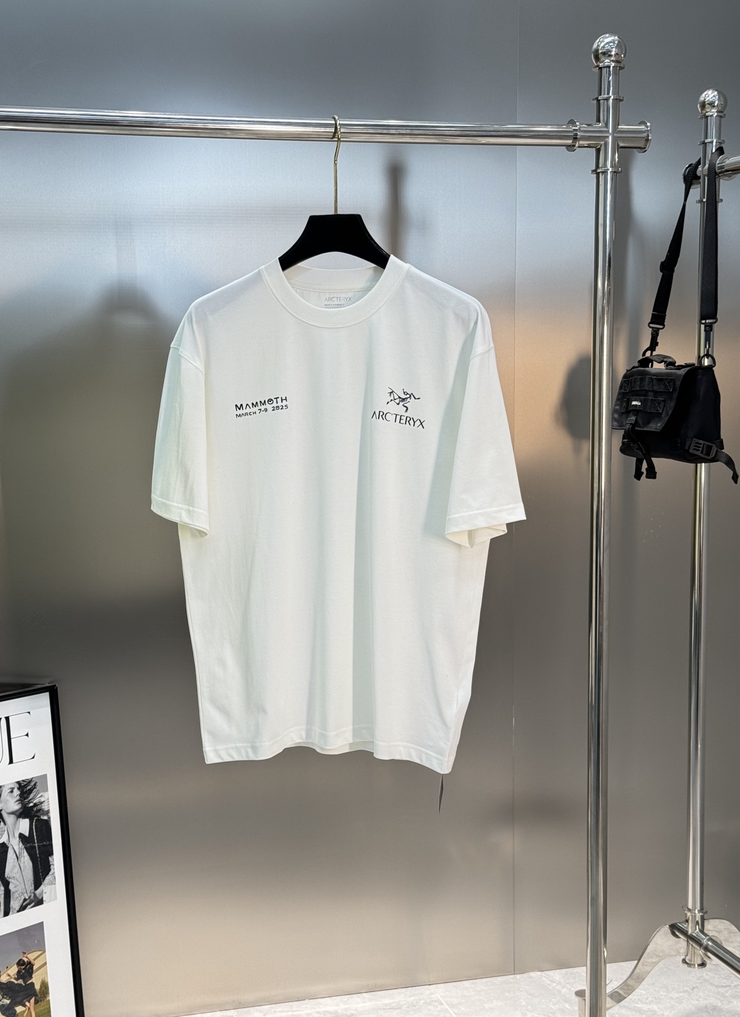 。🌾 ARC'TERY*始祖-鸟鸟潮牌爆款推荐🔥联名款猛犸象🦣男女同款！高品质高版本，此款胸前及后背Lo