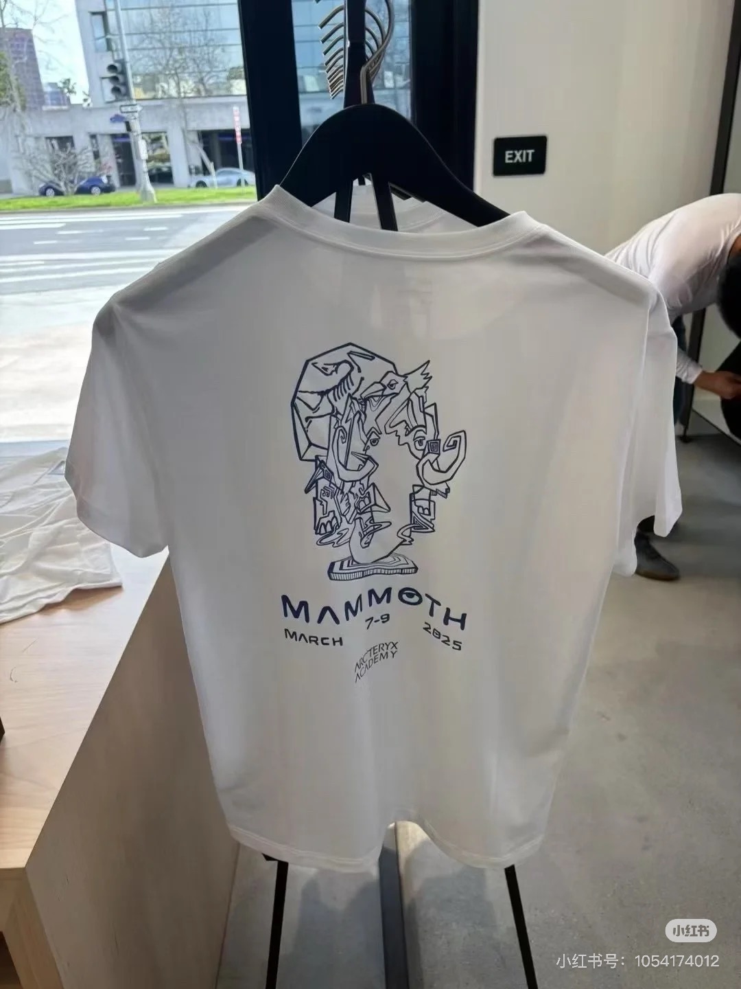 。🌾 ARC'TERY*始祖-鸟鸟潮牌爆款推荐🔥联名款猛犸象🦣男女同款！高品质高版本，此款胸前及后背Lo