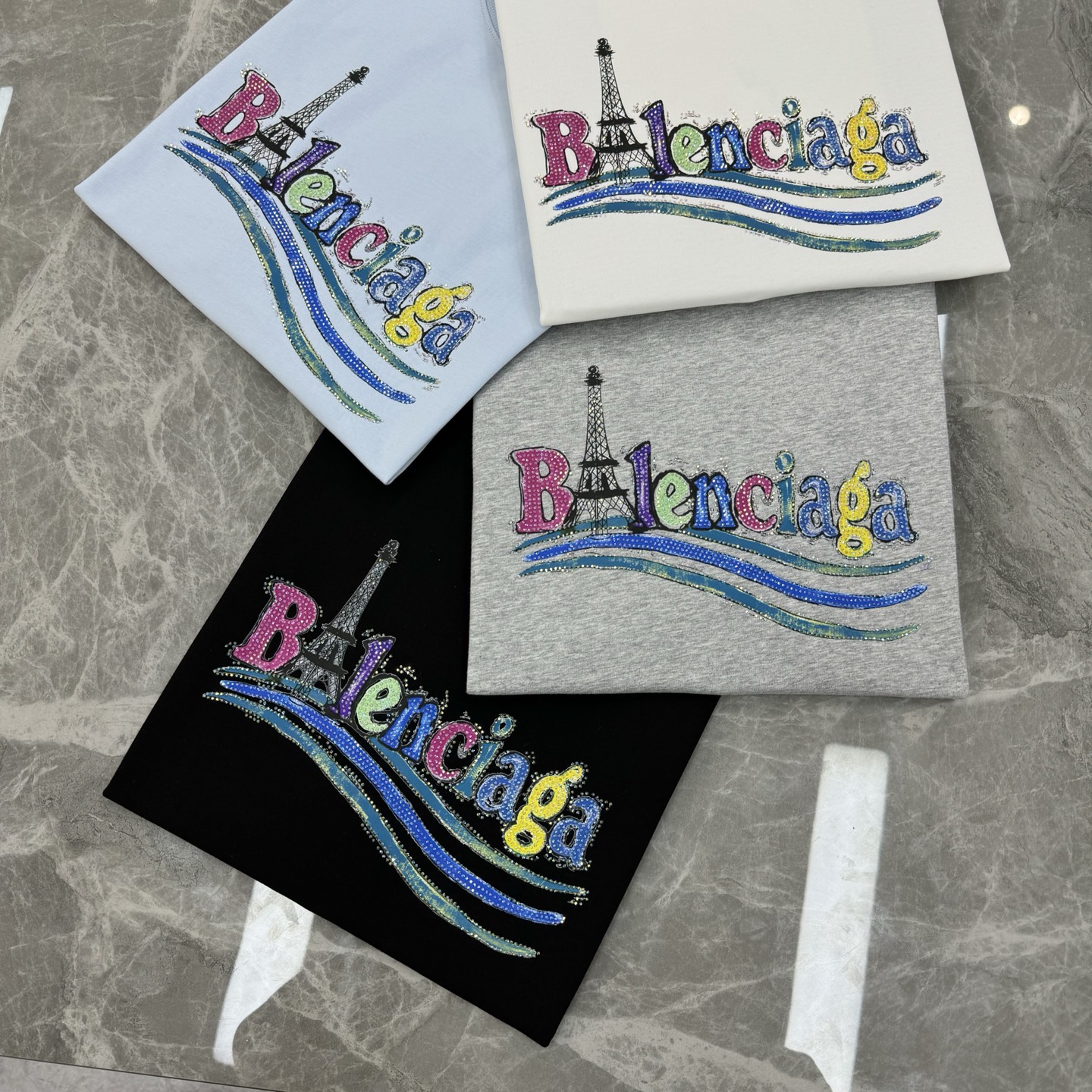 。🌾 Balenciag*巴黎世家新款潮牌可乐logoT恤.男女同款！os版型真的很迷人.新款面料230