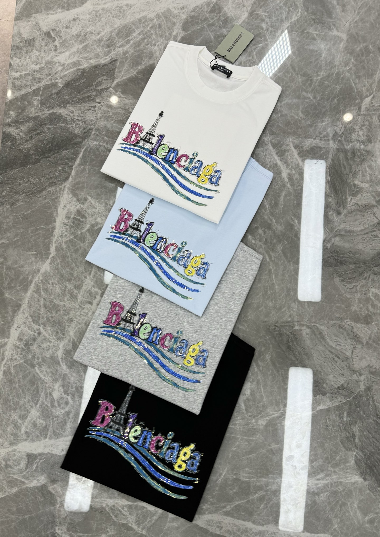 。🌾 Balenciag*巴黎世家新款潮牌可乐logoT恤.男女同款！os版型真的很迷人.新款面料230