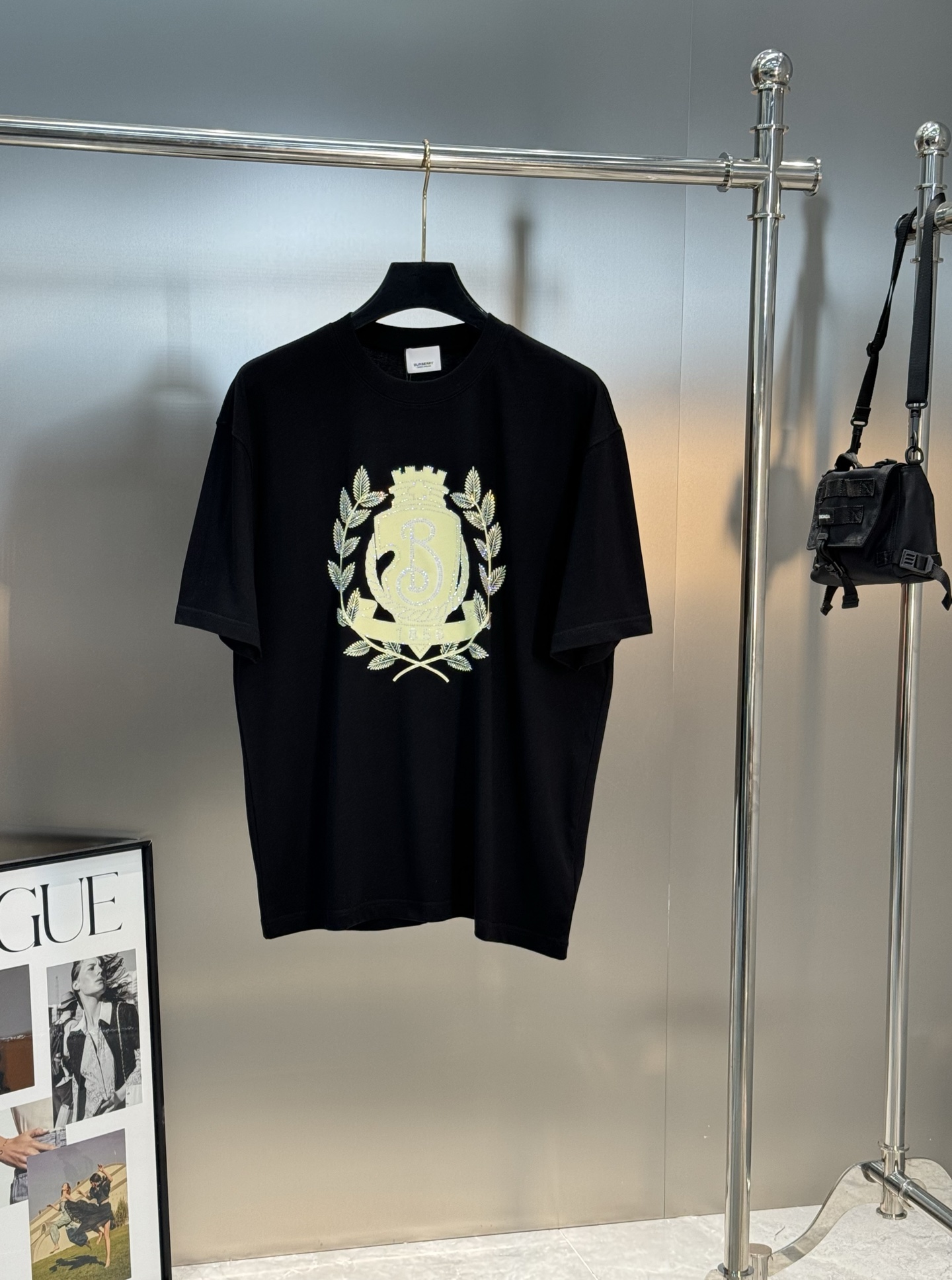 。🌾 BBR*巴宝莉新款潮牌圆领T恤🔥男女同款！精致3D王牌印花工艺.烫钻双层工艺.简单又高级！一款最基