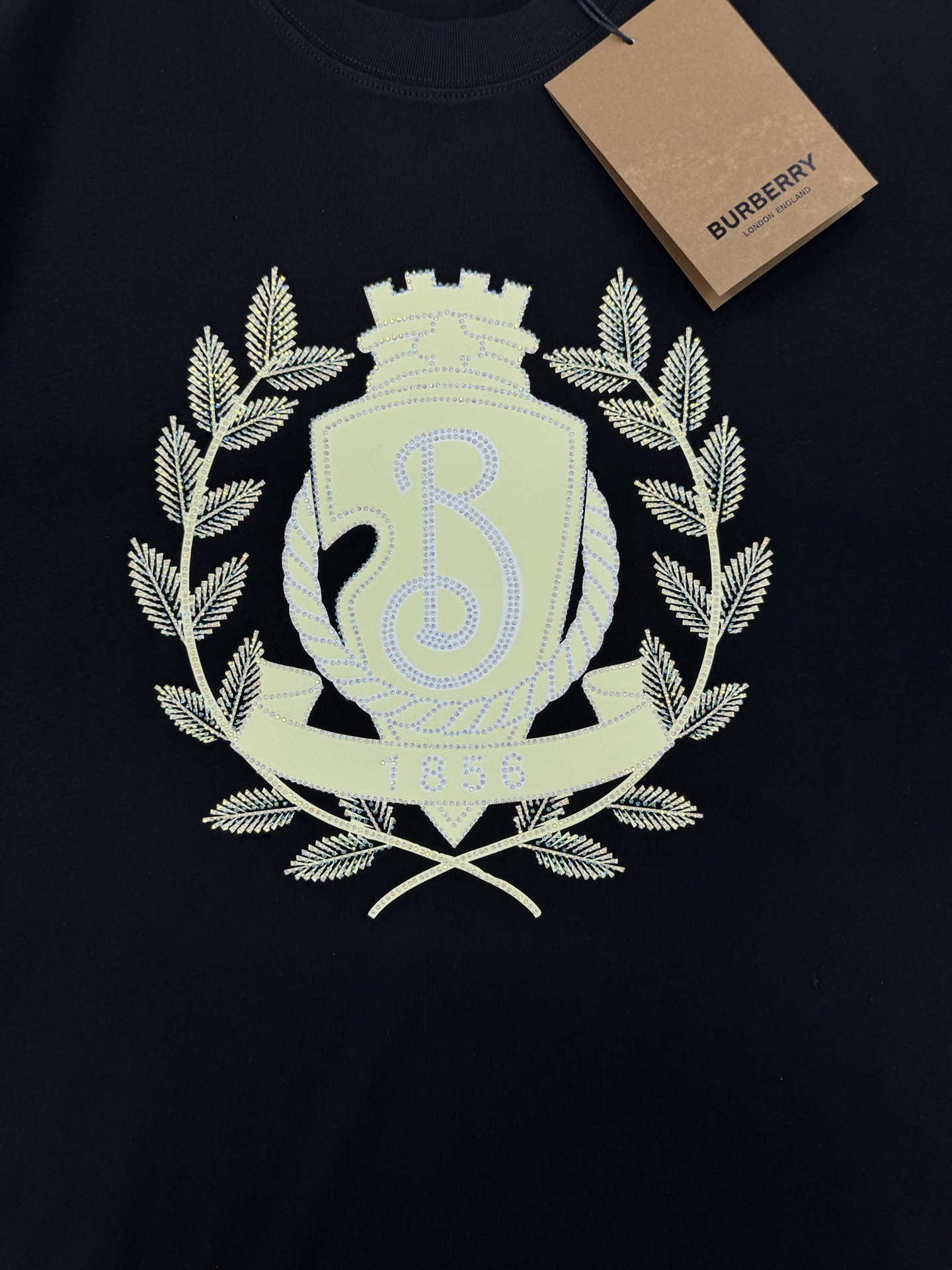 。🌾 BBR*巴宝莉新款潮牌圆领T恤🔥男女同款！精致3D王牌印花工艺.烫钻双层工艺.简单又高级！一款最基