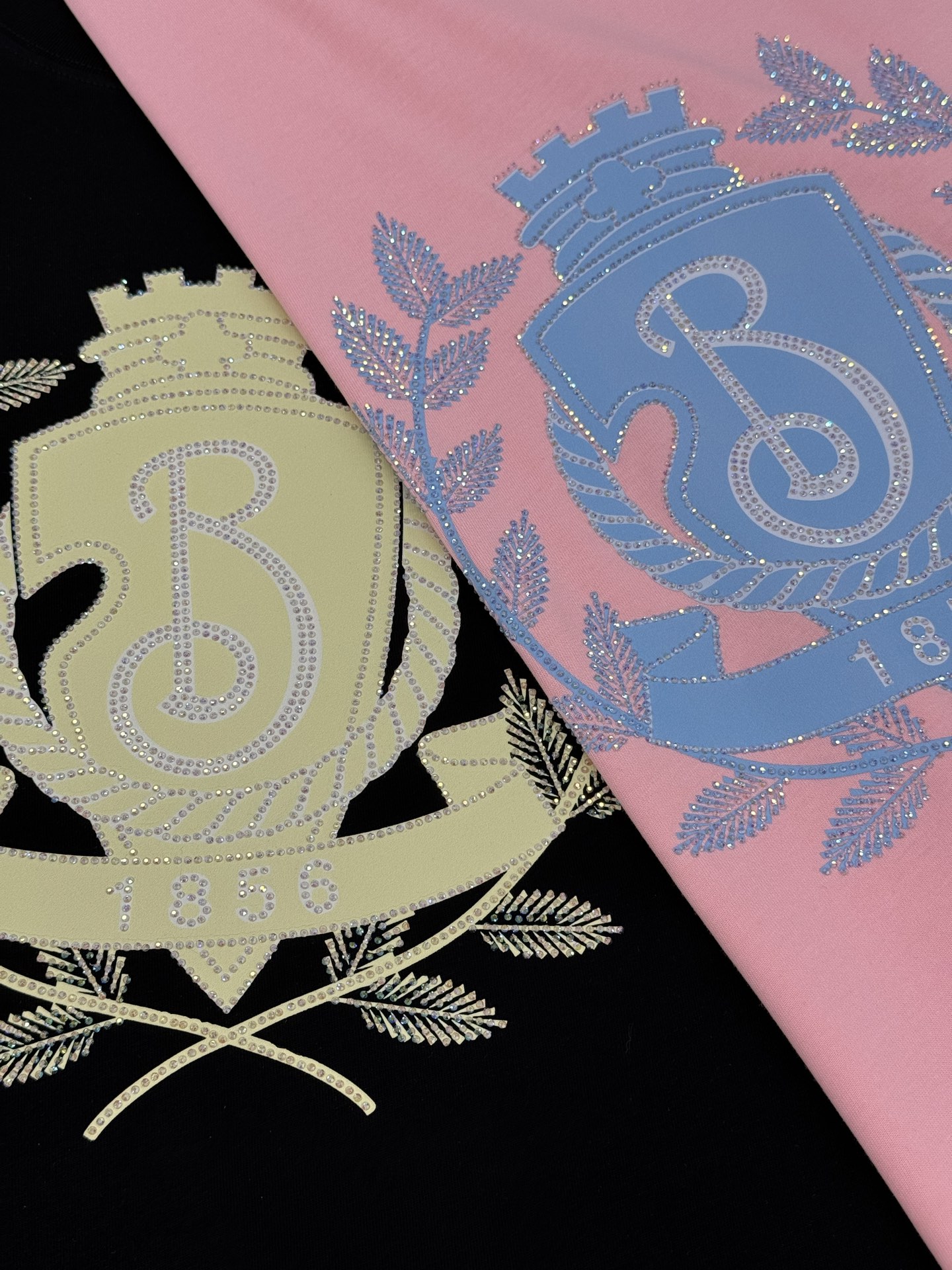 。🌾 BBR*巴宝莉新款潮牌圆领T恤🔥男女同款！精致3D王牌印花工艺.烫钻双层工艺.简单又高级！一款最基