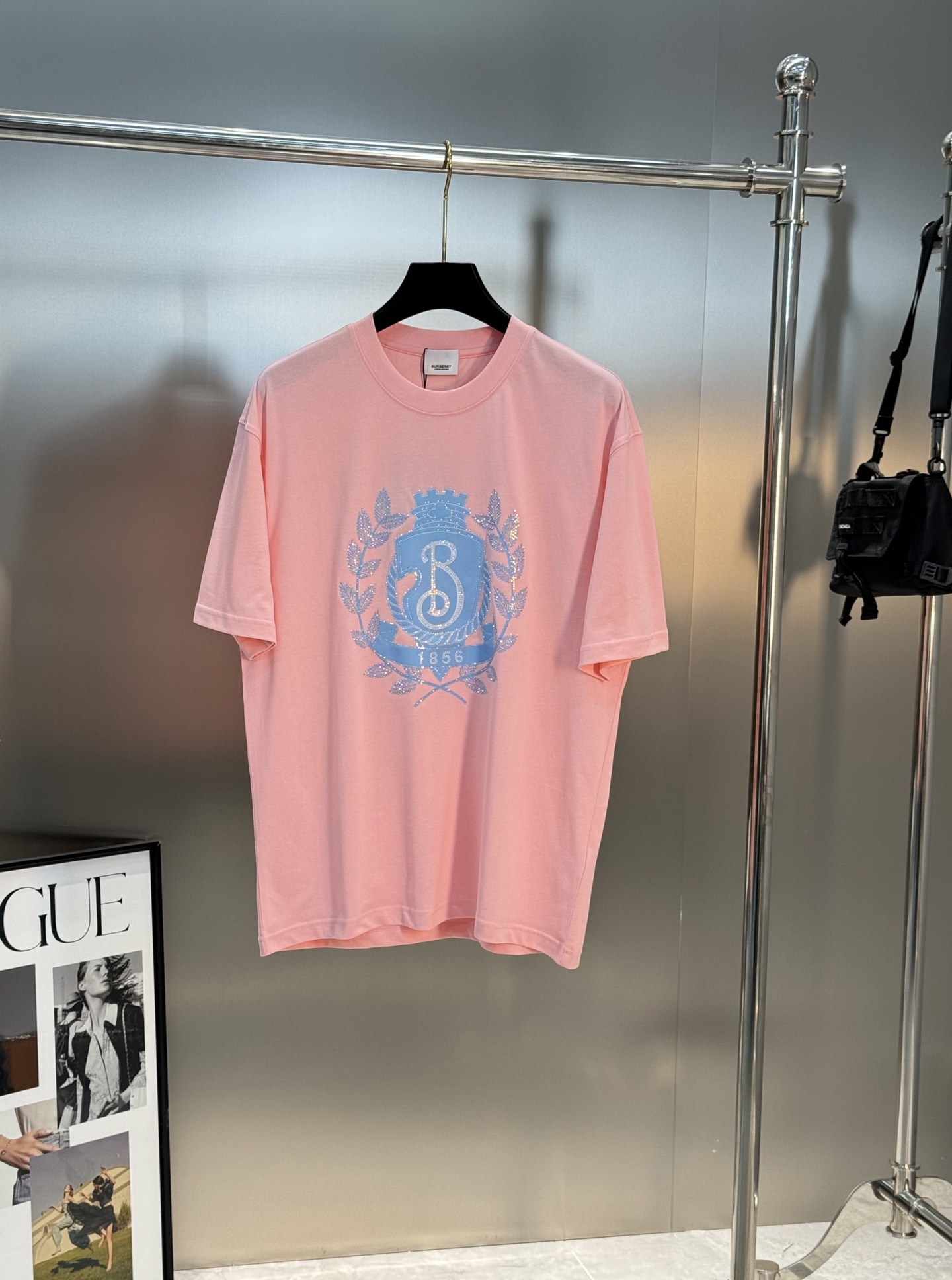 。🌾 BBR*巴宝莉新款潮牌圆领T恤🔥男女同款！精致3D王牌印花工艺.烫钻双层工艺.简单又高级！一款最基