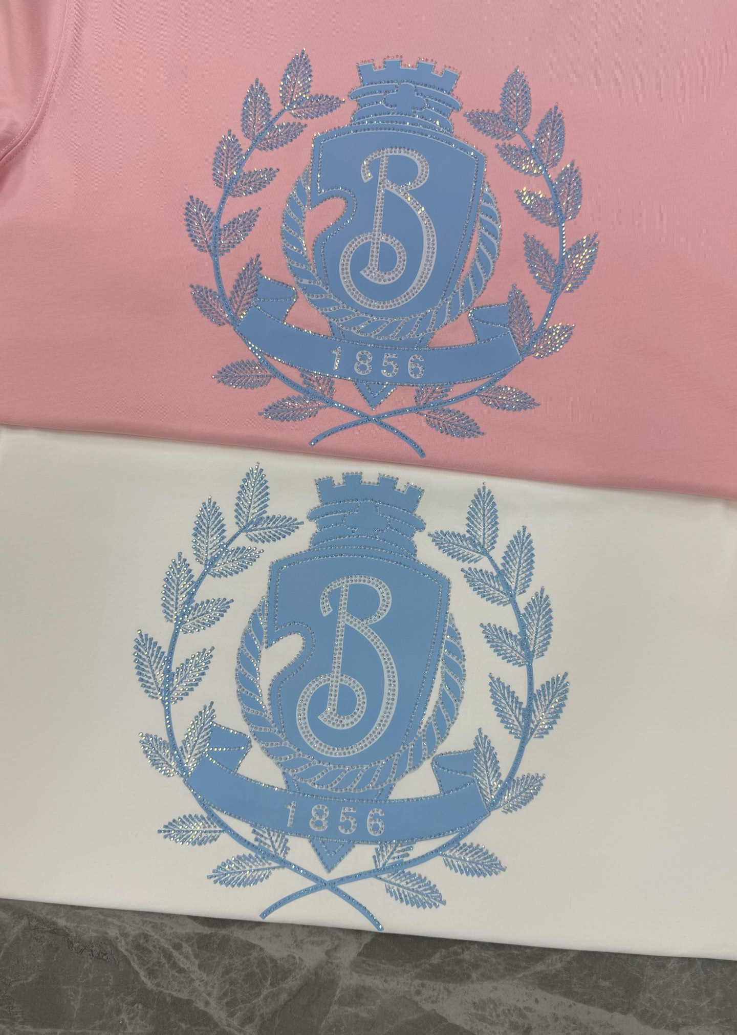 。🌾 BBR*巴宝莉新款潮牌圆领T恤🔥男女同款！精致3D王牌印花工艺.烫钻双层工艺.简单又高级！一款最基