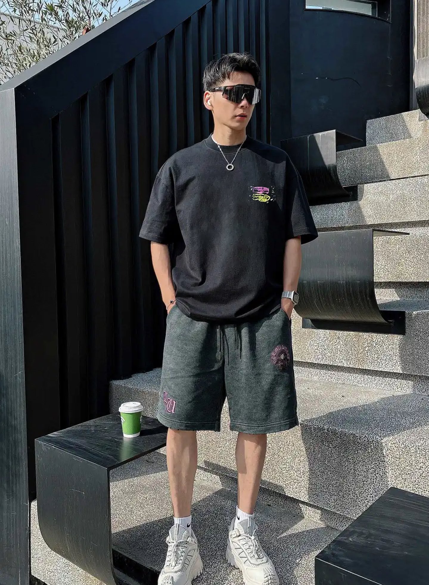 。🌾 DIO*R迪奥新款潮牌情侣圆领T恤！双面烫画设计.色彩线条搭配品牌字母图形.230g甄选100%纯