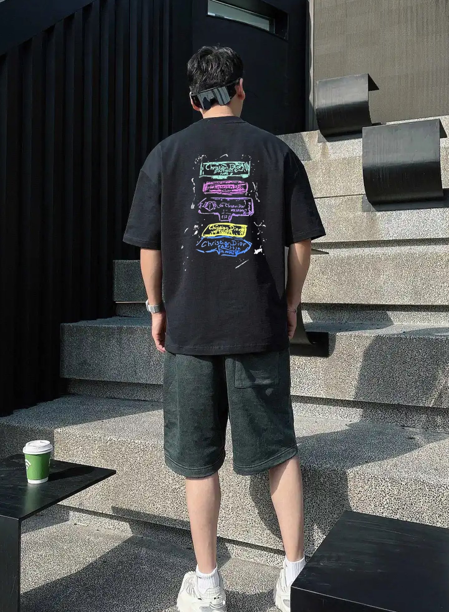 。🌾 DIO*R迪奥新款潮牌情侣圆领T恤！双面烫画设计.色彩线条搭配品牌字母图形.230g甄选100%纯