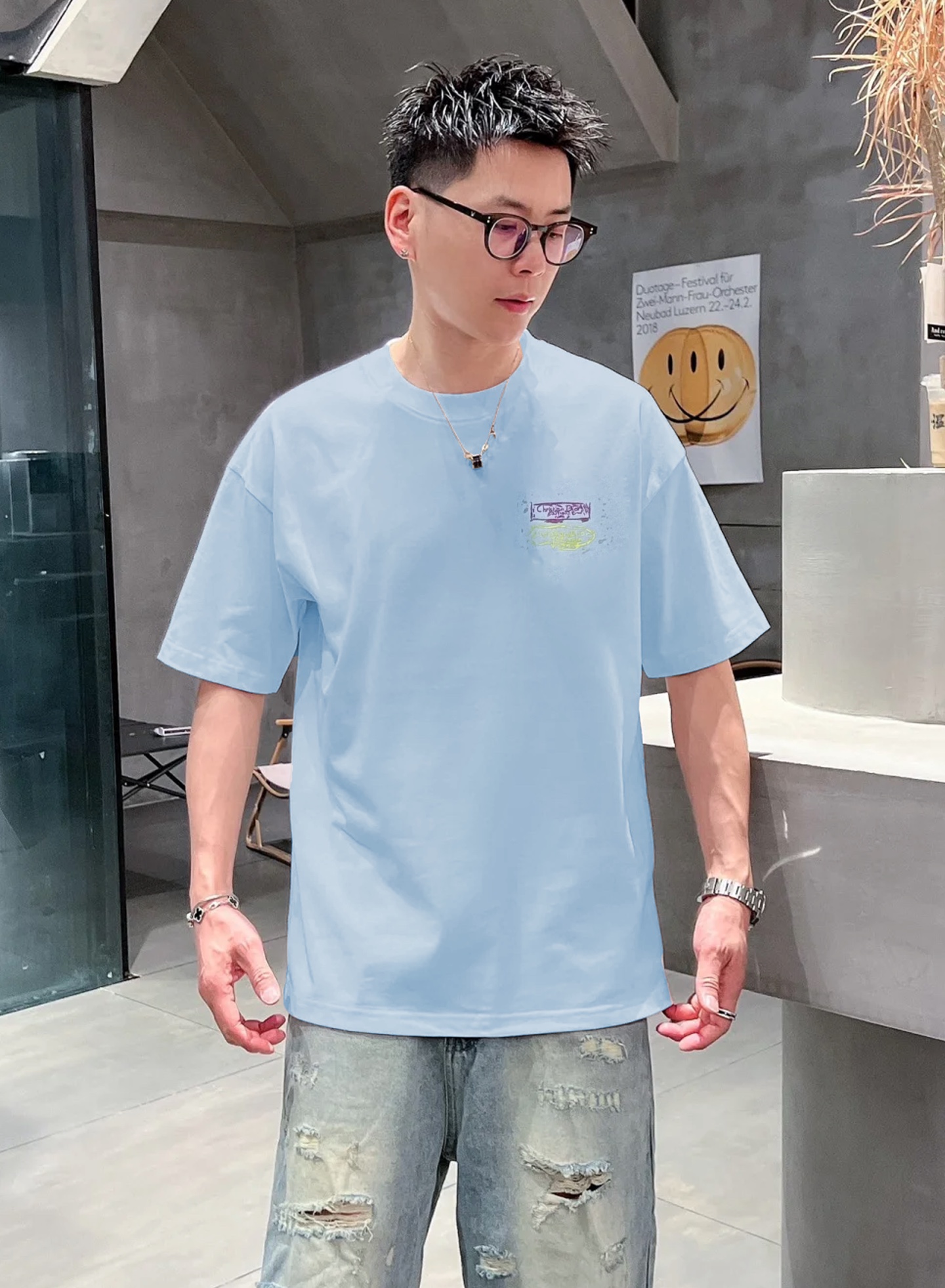 。🌾 DIO*R迪奥新款潮牌情侣圆领T恤！双面烫画设计.色彩线条搭配品牌字母图形.230g甄选100%纯