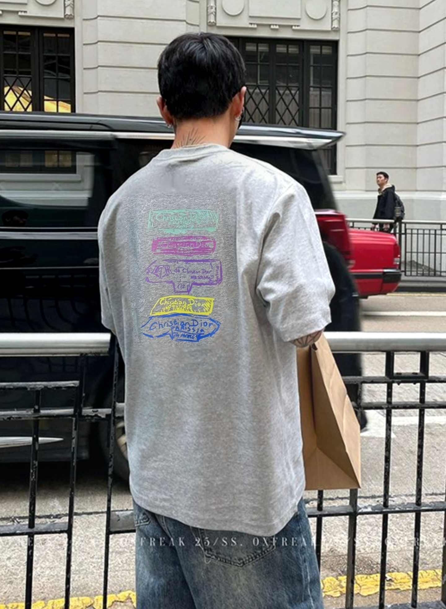 。🌾 DIO*R迪奥新款潮牌情侣圆领T恤！双面烫画设计.色彩线条搭配品牌字母图形.230g甄选100%纯