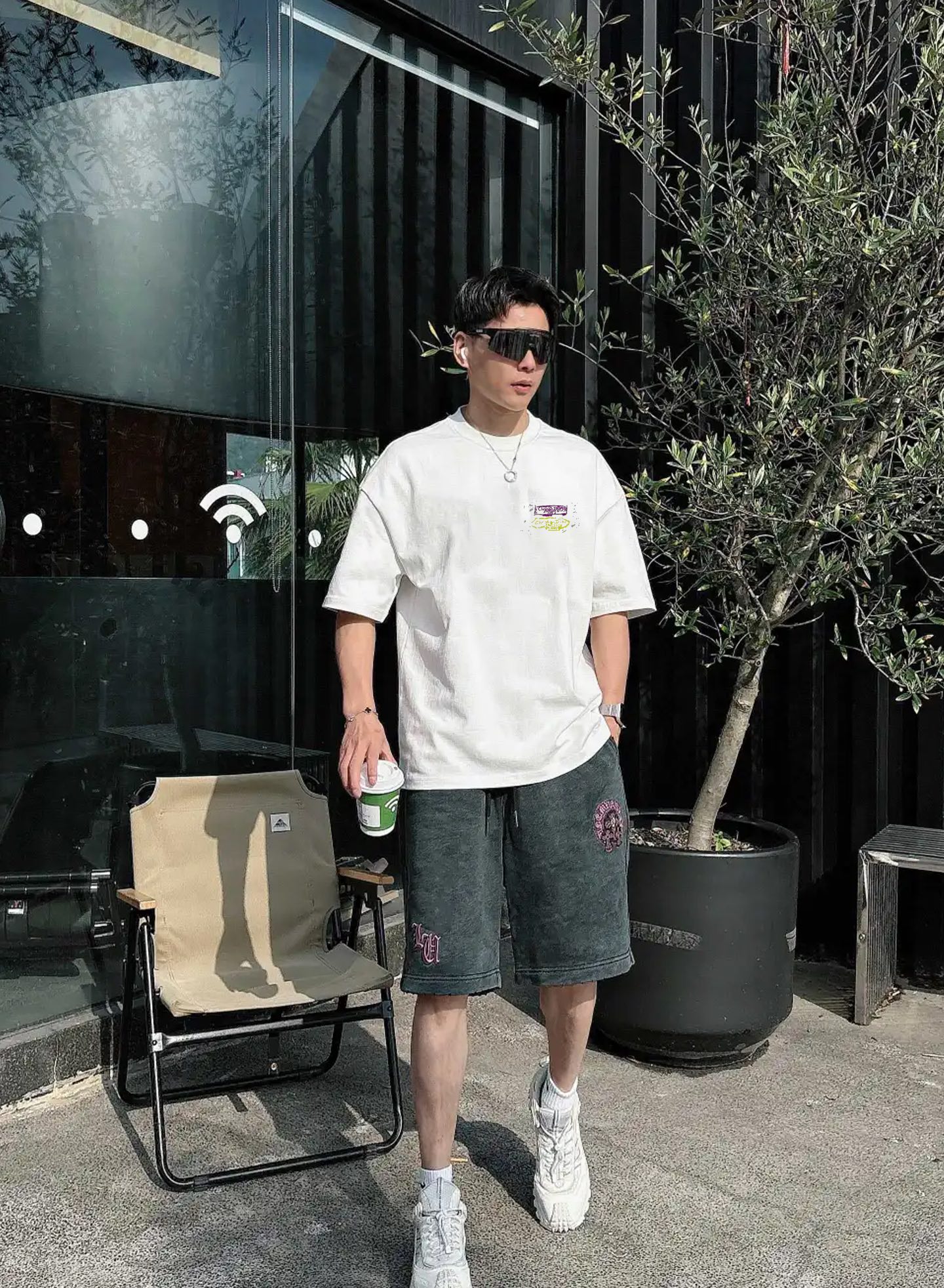 。🌾 DIO*R迪奥新款潮牌情侣圆领T恤！双面烫画设计.色彩线条搭配品牌字母图形.230g甄选100%纯