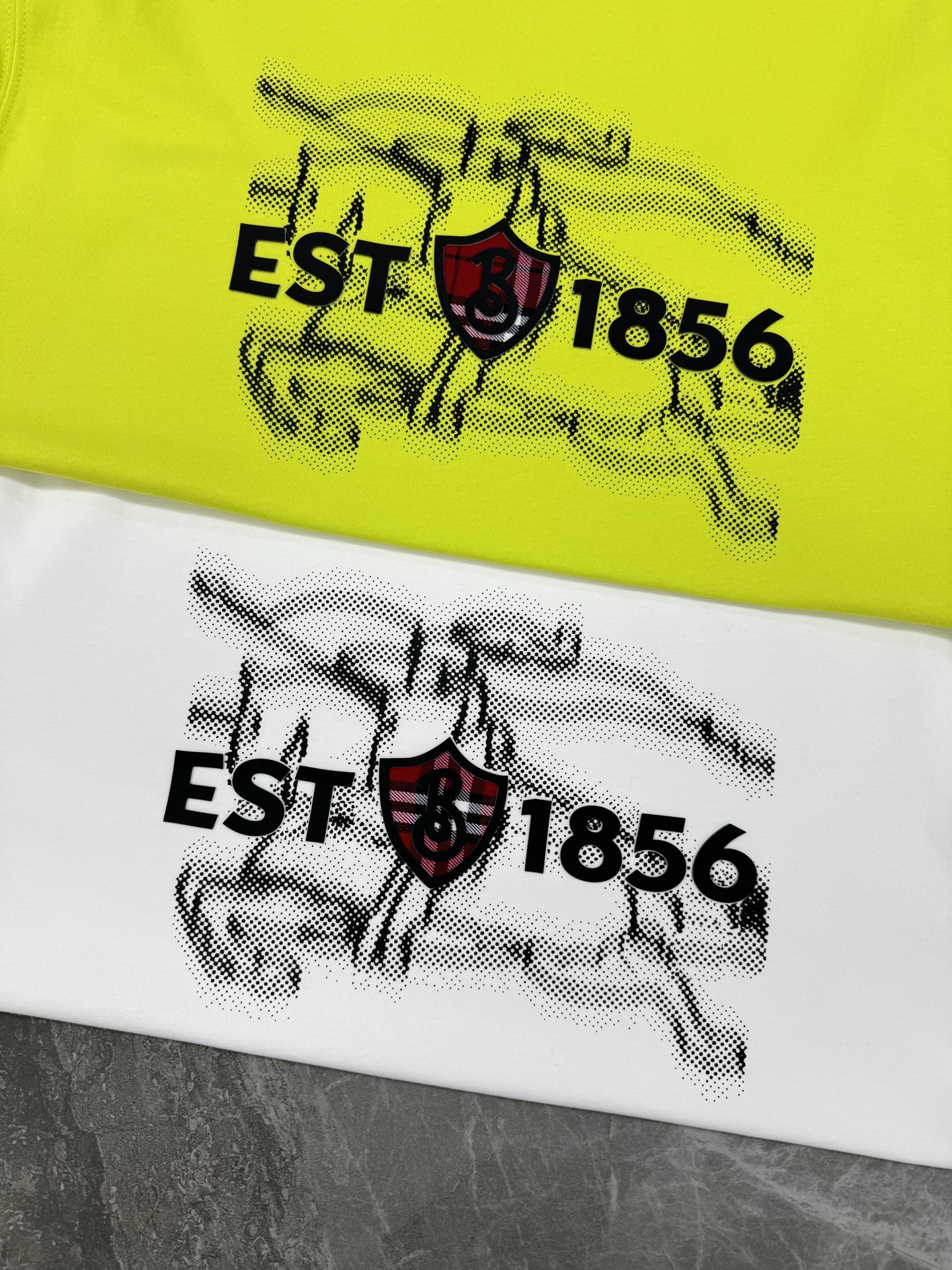 。🌾 BBR*巴宝莉新品潮牌短袖T恤，男女同款！经典战马🐎胸前层叠搭配.幻影战马烫画.帅气时尚，简约百搭