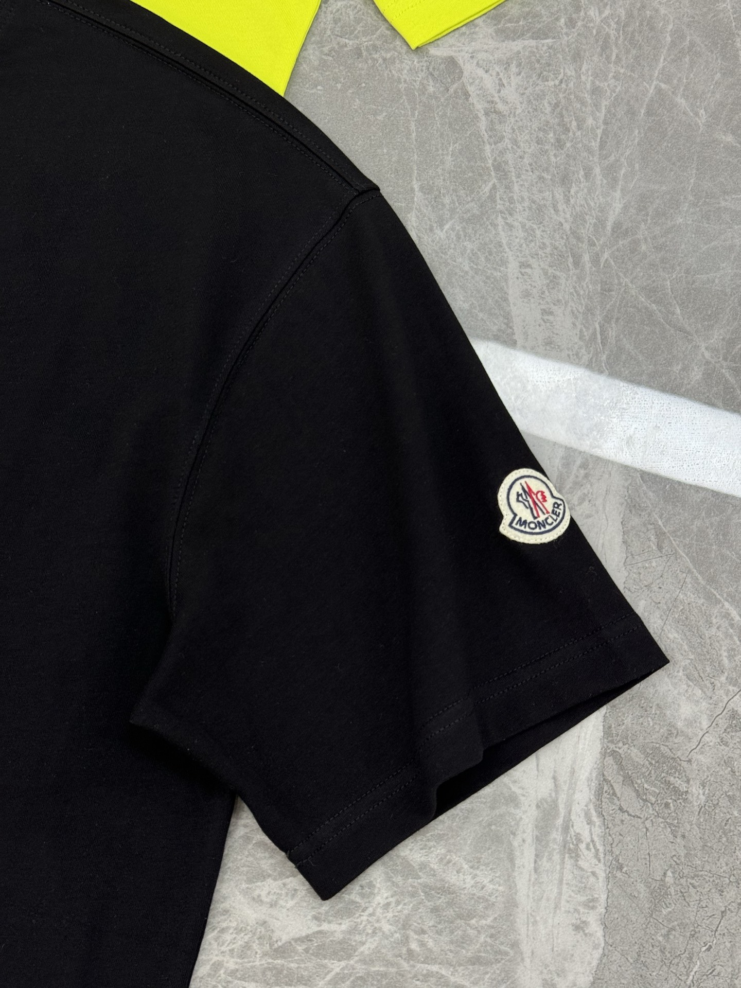 。🌾 Moncle*蒙口新款潮牌T恤.男女同款！胸口经典品牌图形立体视觉.经典款式烫画设计.耐看时尚.2