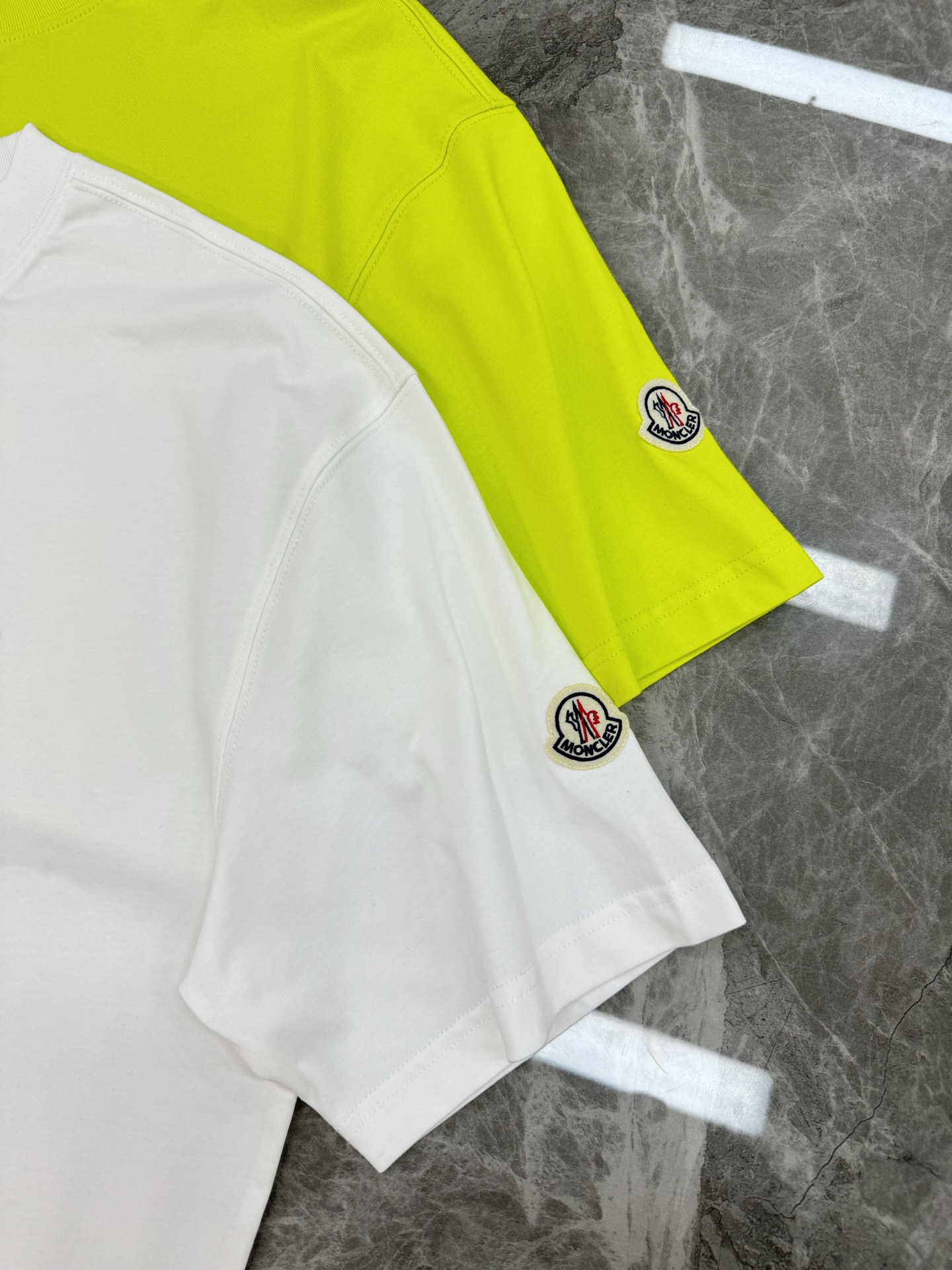 。🌾 Moncle*蒙口新款潮牌T恤.男女同款！胸口经典品牌图形立体视觉.经典款式烫画设计.耐看时尚.2