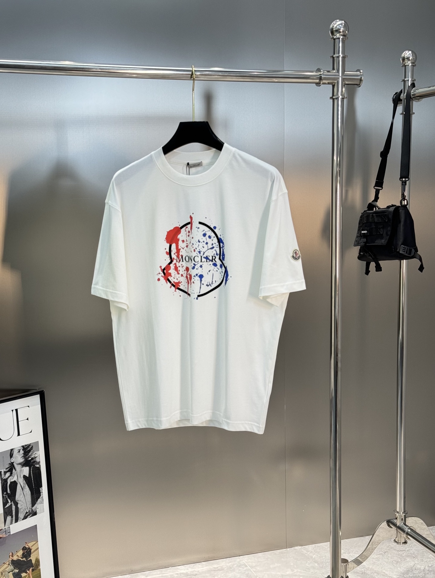 。🌾 Moncle*蒙口新款潮牌T恤.男女同款！胸口经典品牌图形立体视觉.经典款式烫画设计.耐看时尚.2